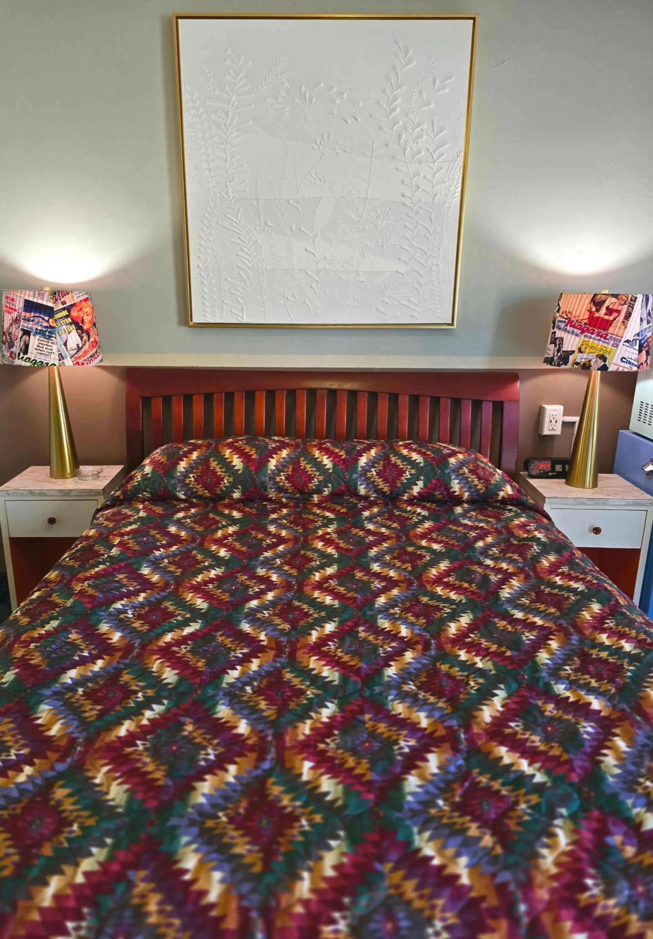 Bed in THE NEW STAR MOTEL - 1950s Extended-Stay Lodging and Retreat Center