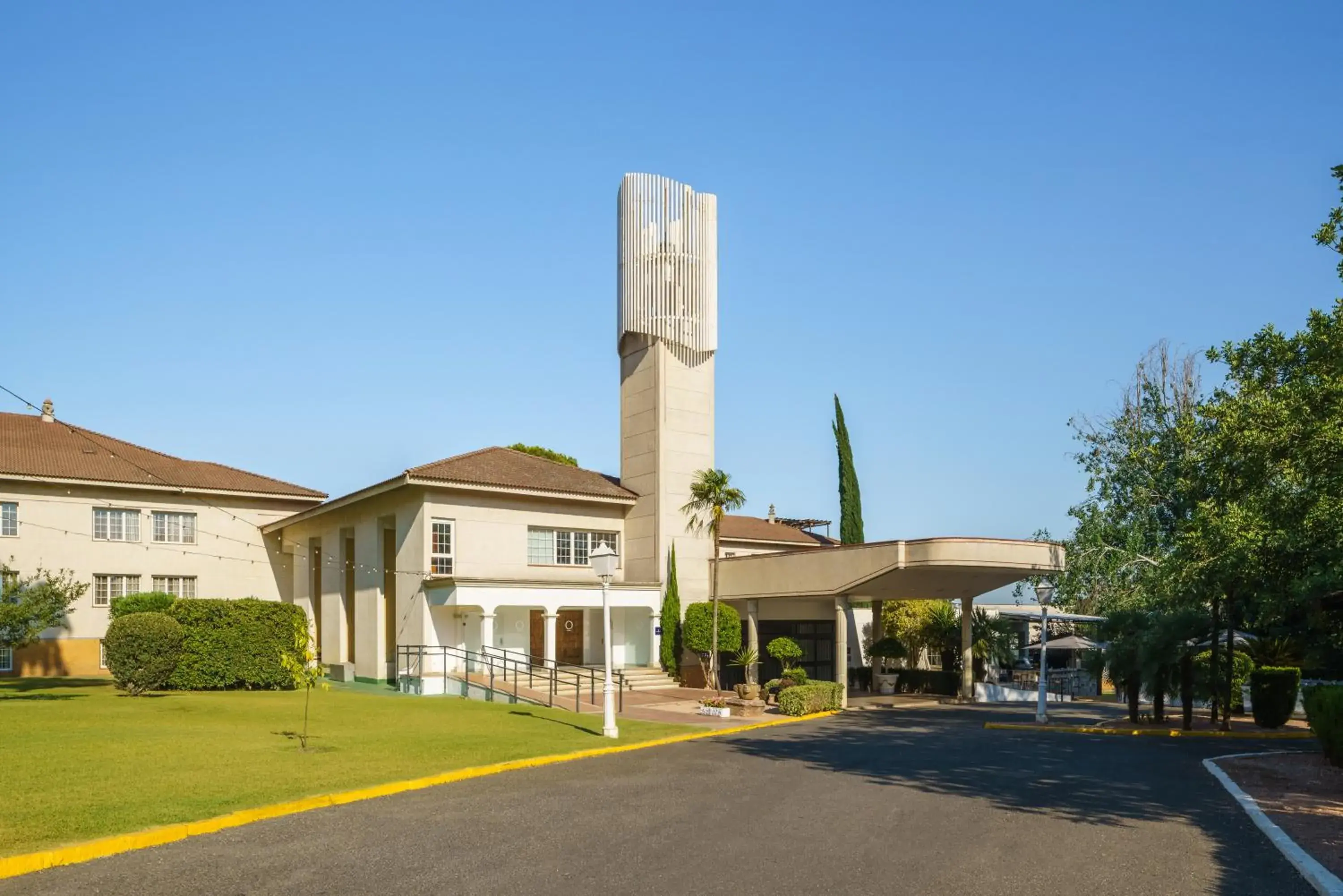 Facade/entrance in Crisol Jardines de Córdoba Facade/entrance in Crisol Jardines de Córdoba