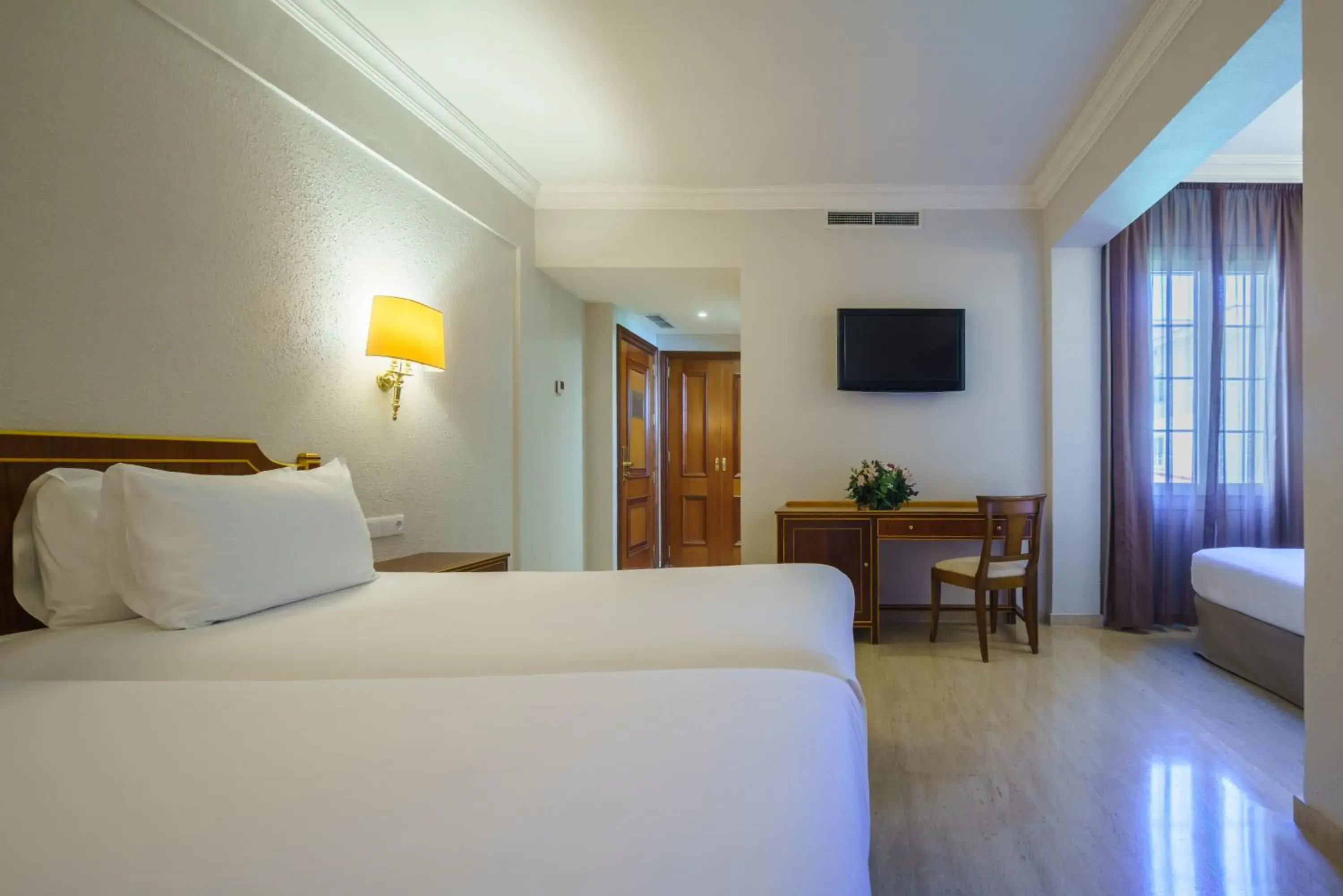 Quadruple Room with Parking in Crisol Jardines de Córdoba Quadruple Room with Parking in Crisol Jardines de Córdoba