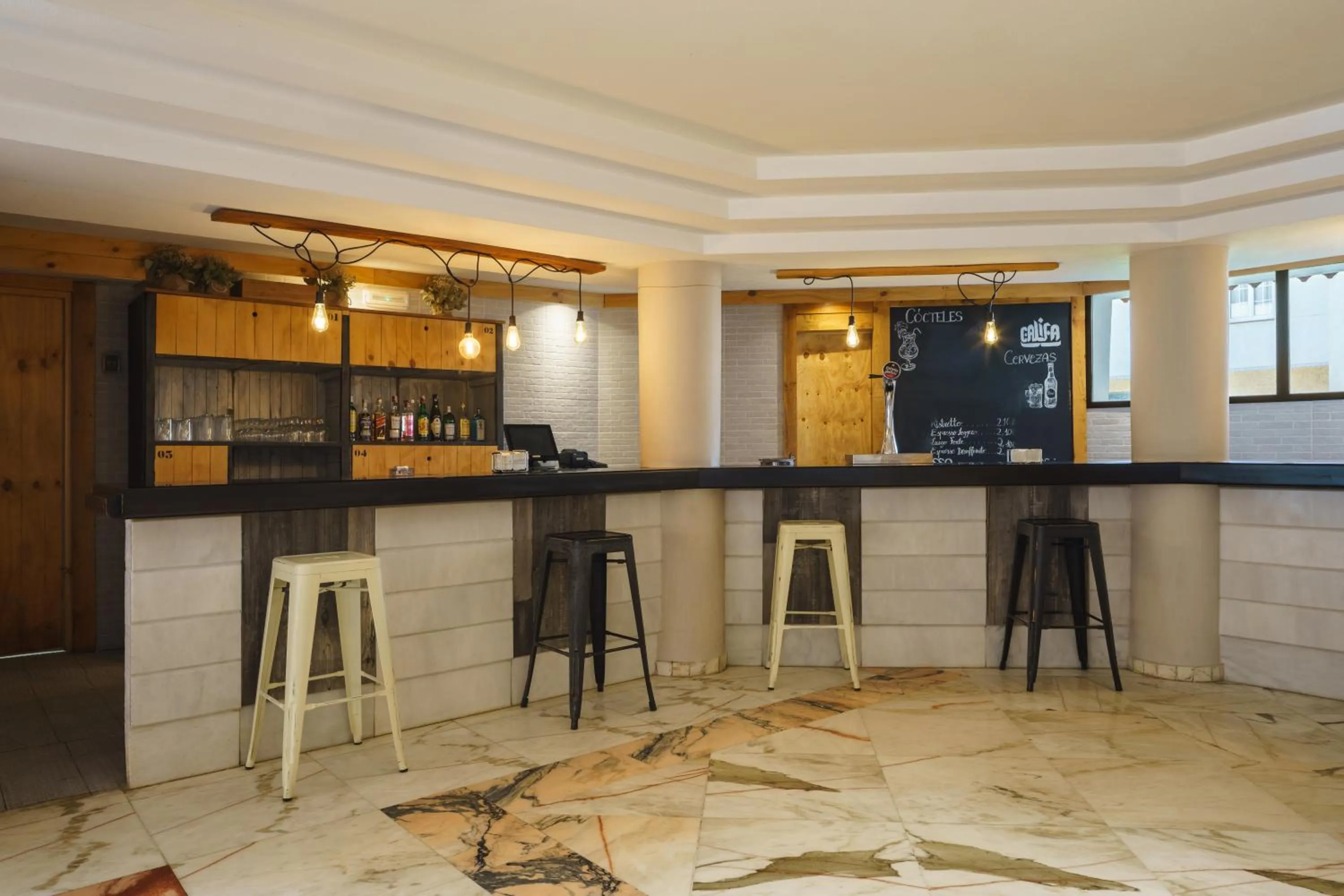 Lounge or bar in Crisol Jardines de Córdoba