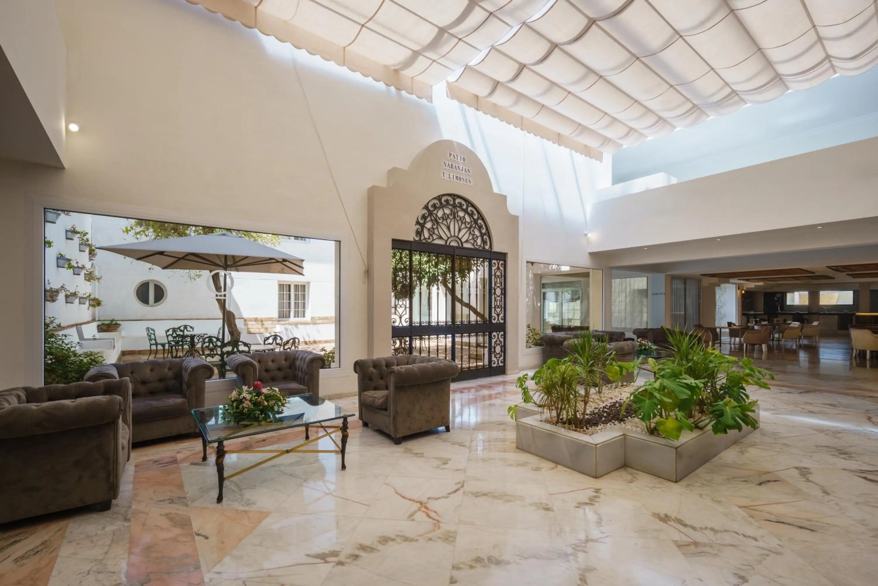 Lobby or reception in Crisol Jardines de Córdoba