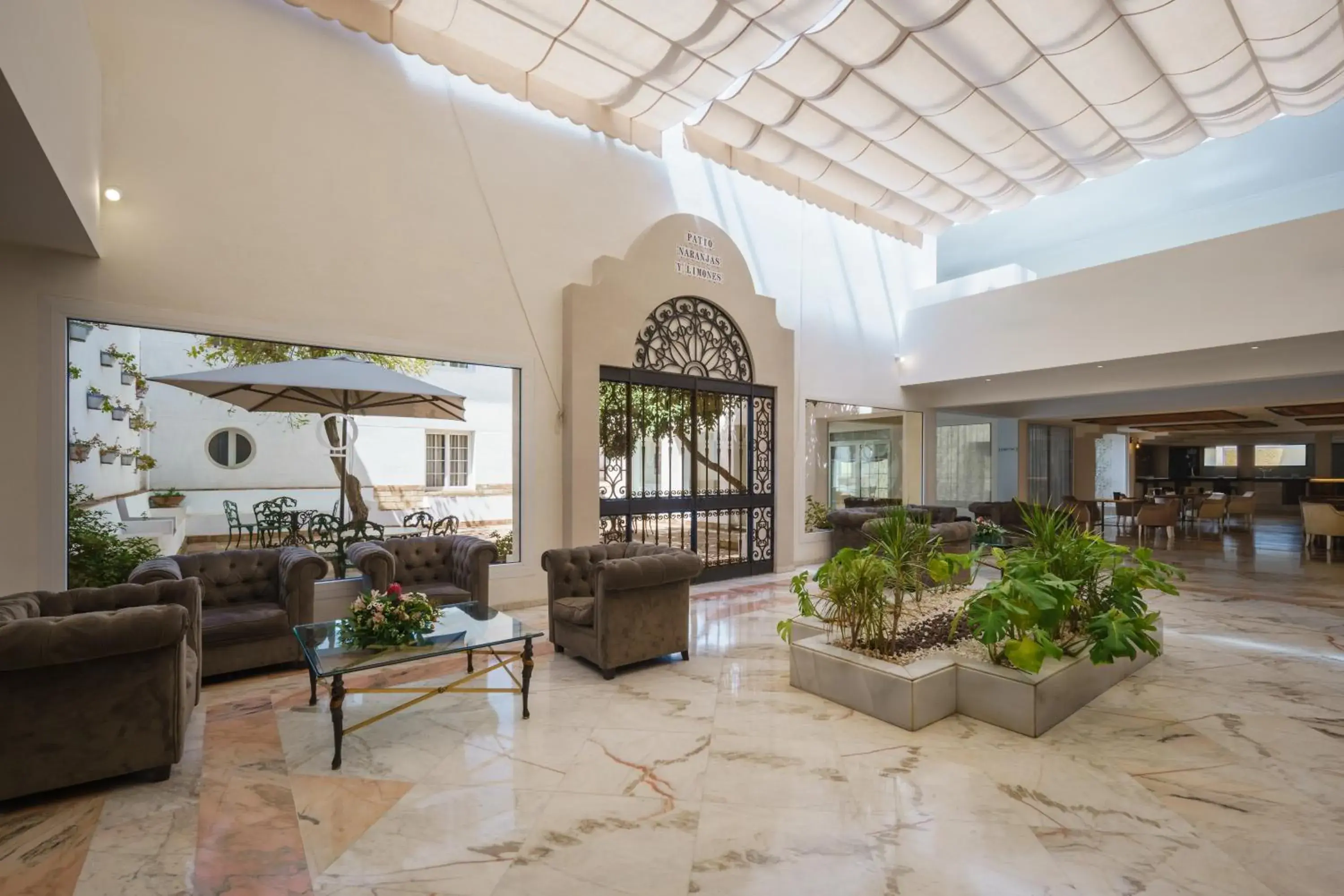 Lobby or reception in Crisol Jardines de Córdoba Lobby or reception in Crisol Jardines de Córdoba