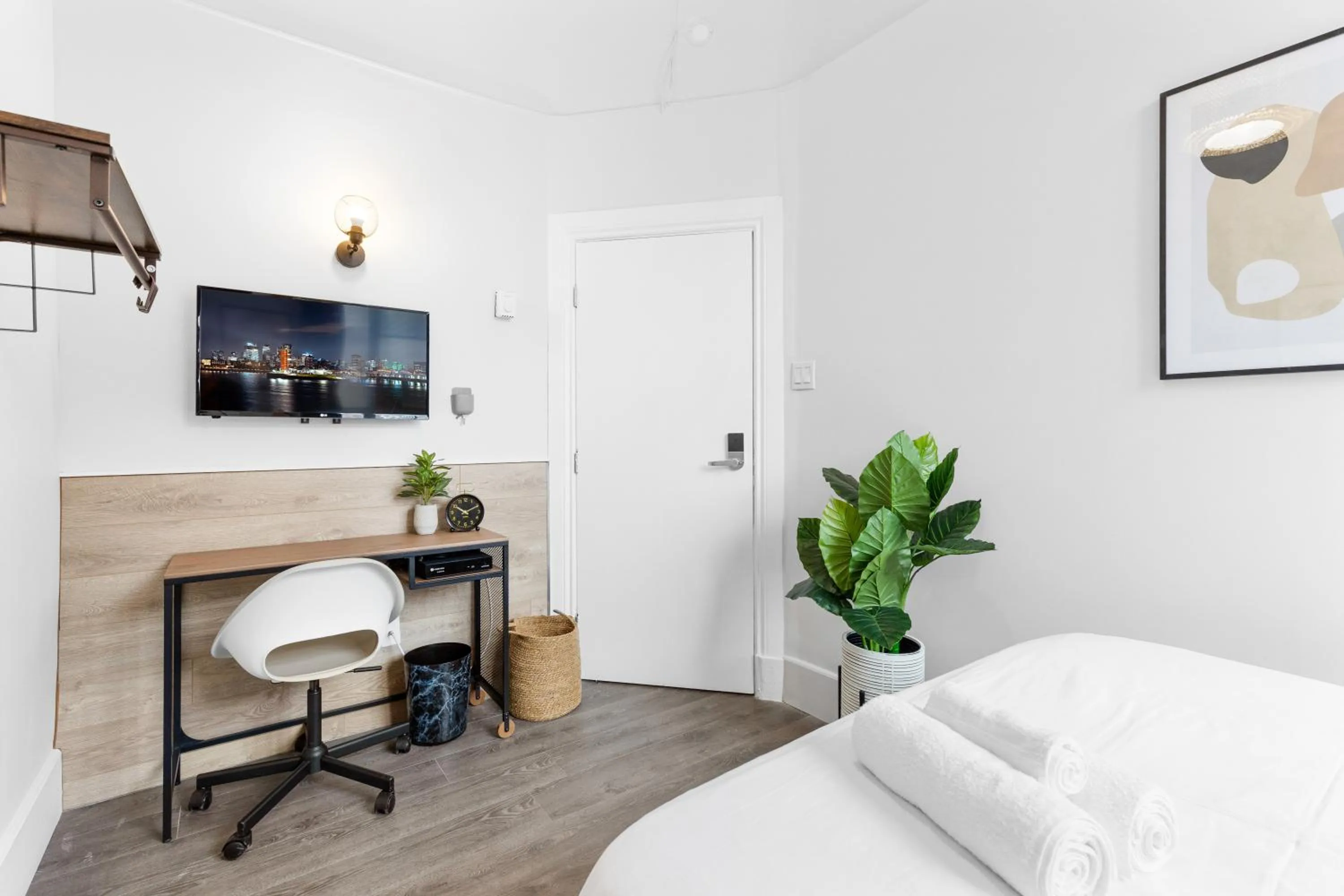 Seating area, Bed in Le Sand & Stone Hotel