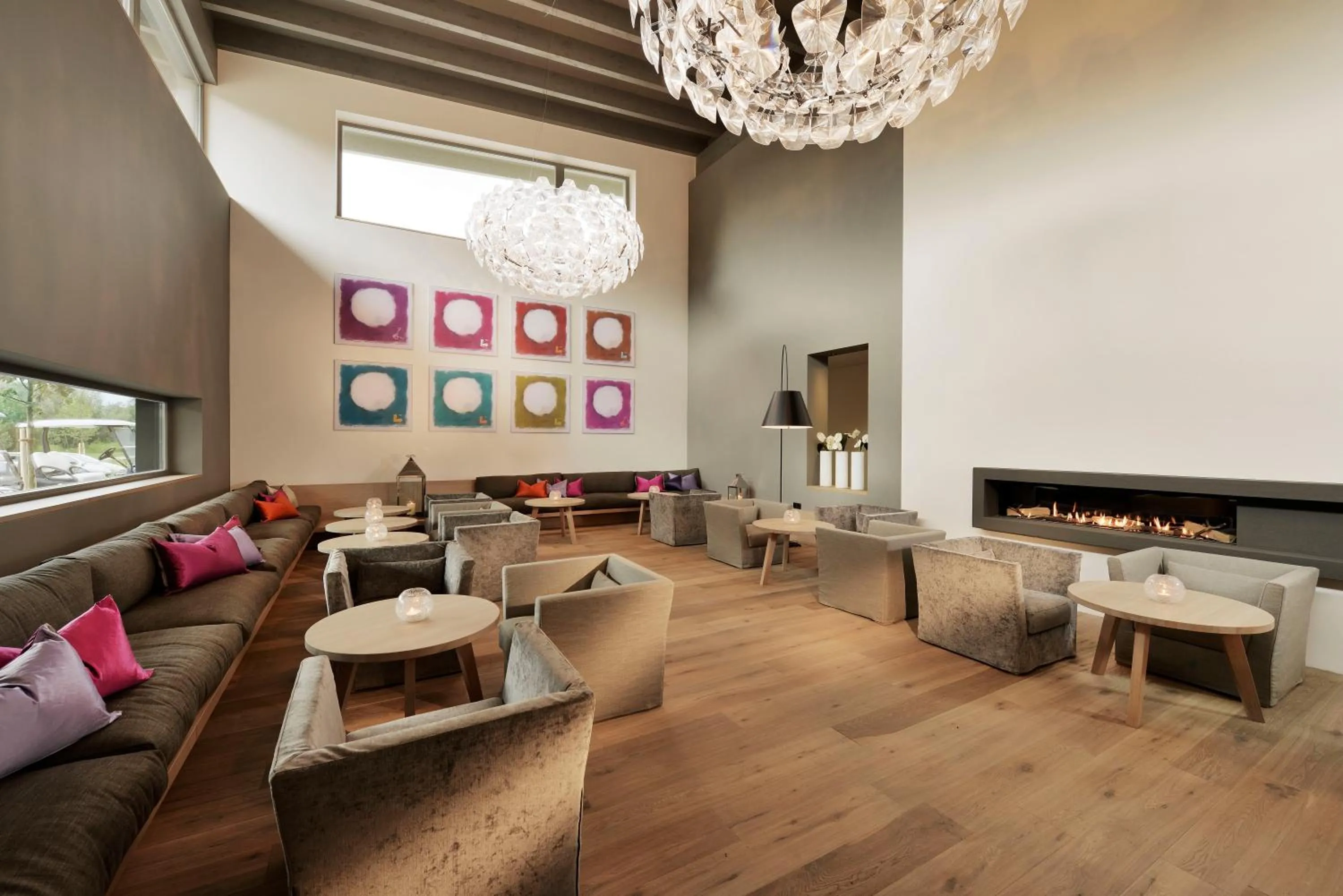Lounge or bar in Dolomitengolf Suites