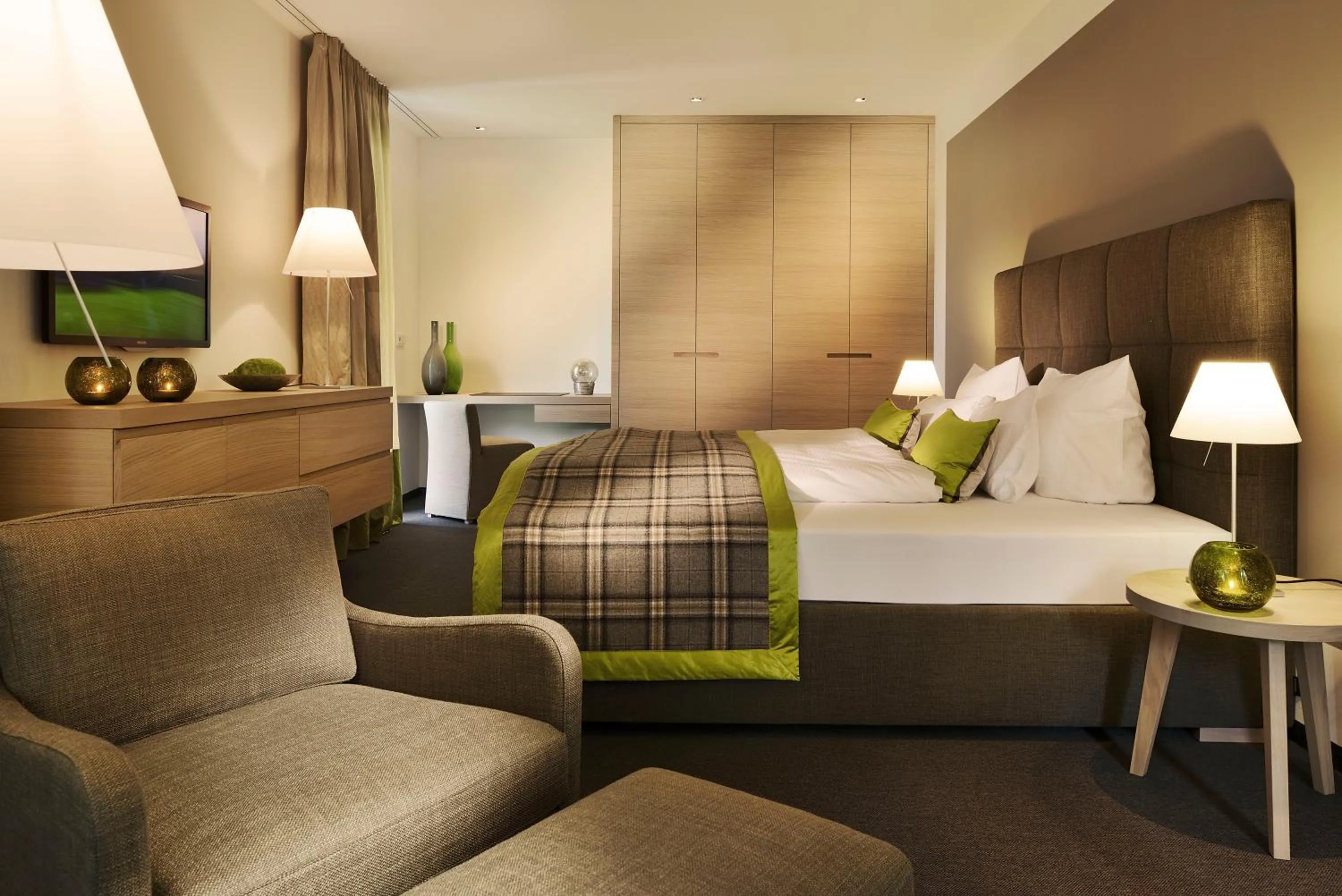 Photo of the whole room, Bed in Dolomitengolf Suites