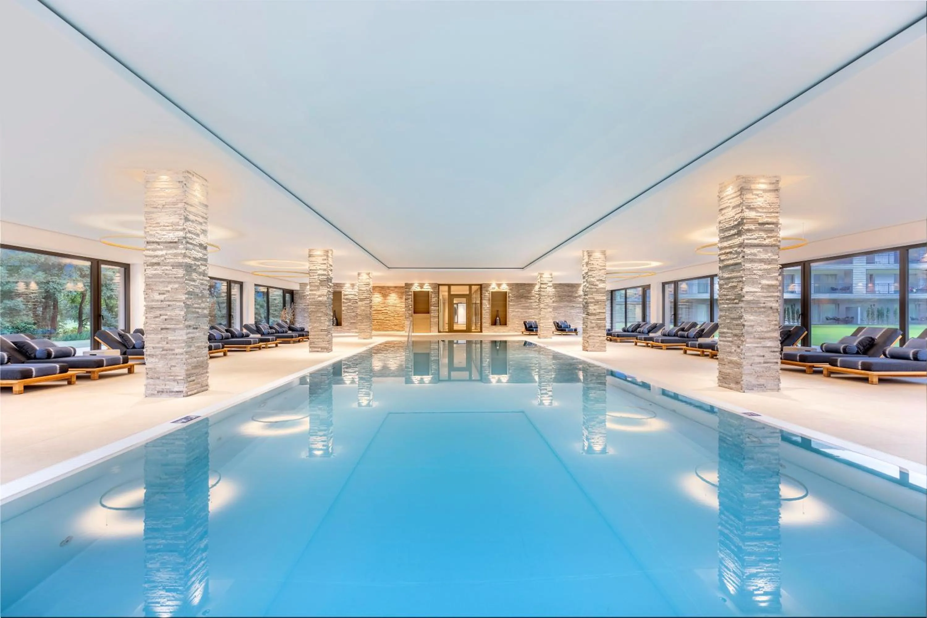 Swimming pool in Dolomitengolf Suites