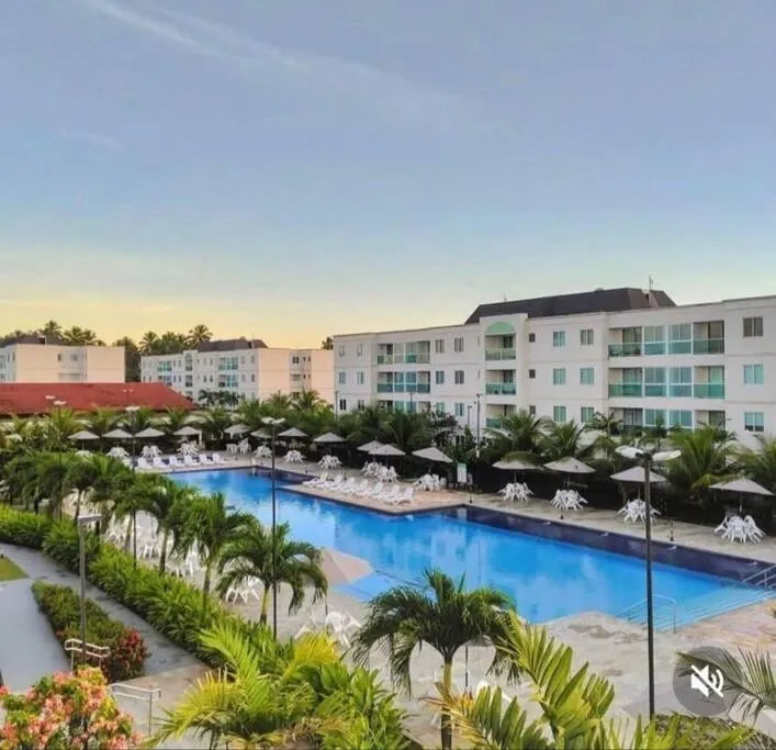 Swimming pool in Palm Village Acqua