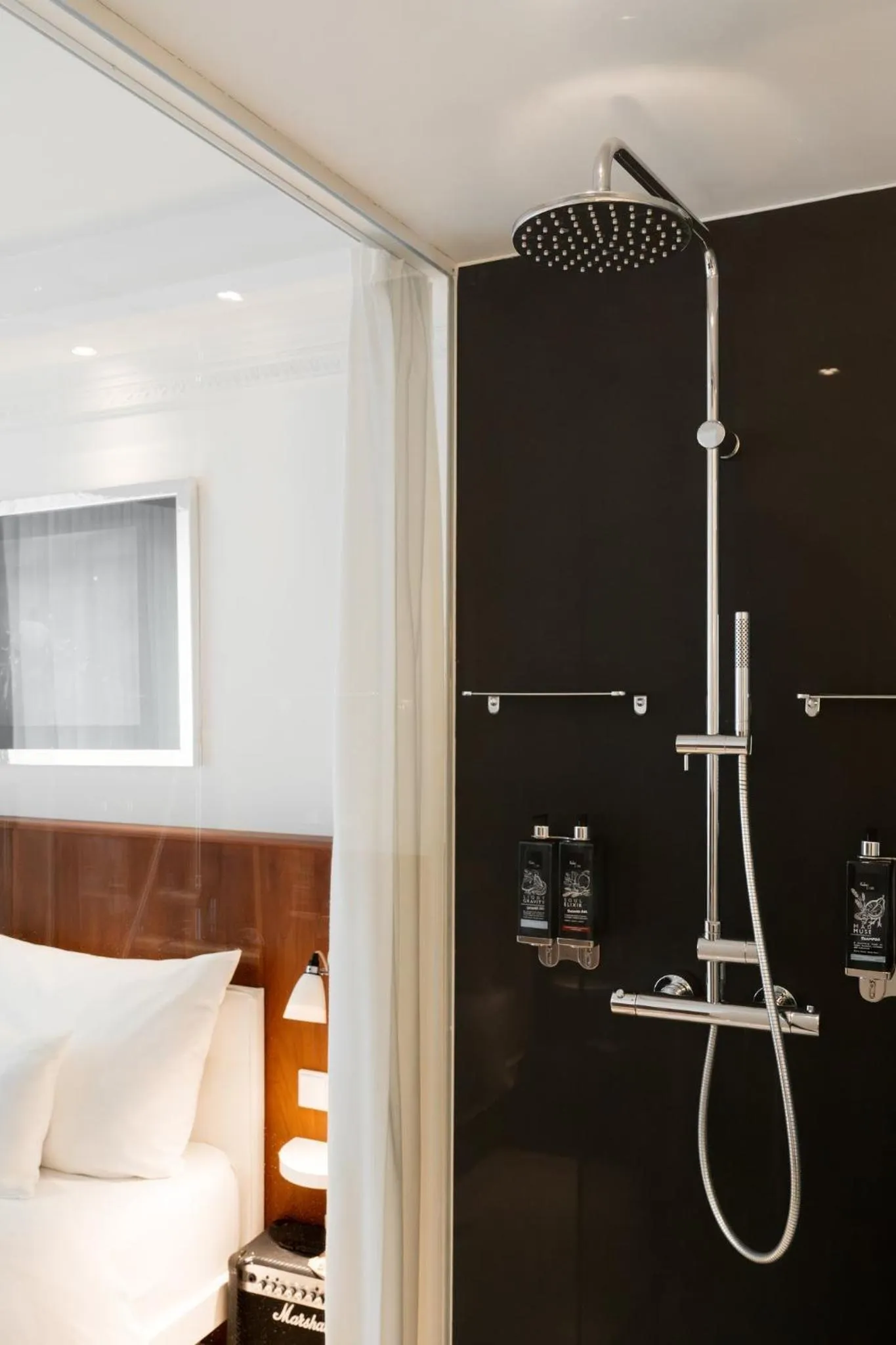 Bathroom, Bed in Ruby Sofie Hotel Vienna