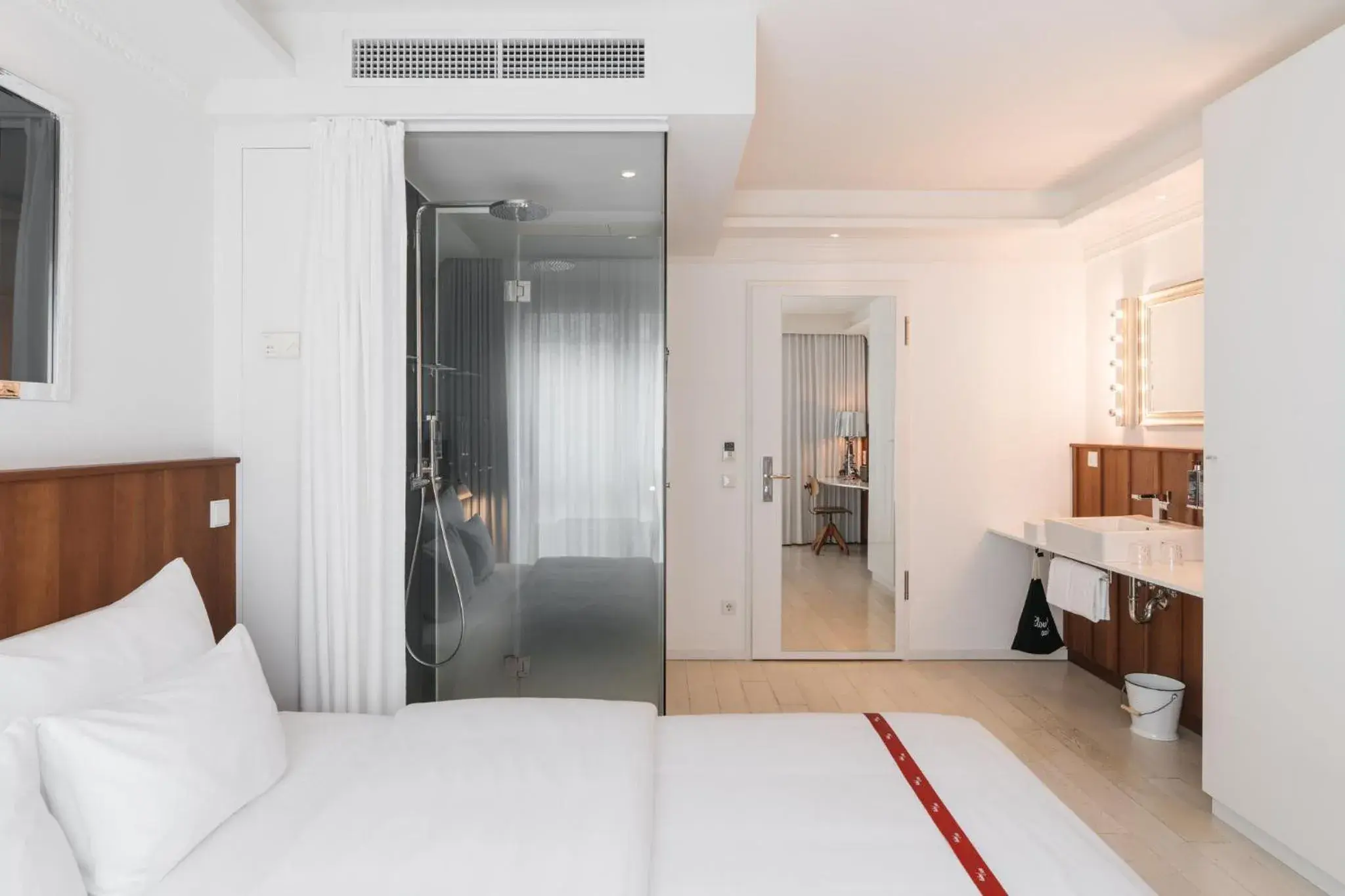 Photo of the whole room, Bed in Ruby Sofie Hotel Vienna Photo of the whole room, Bed in Ruby Sofie Hotel Vienna