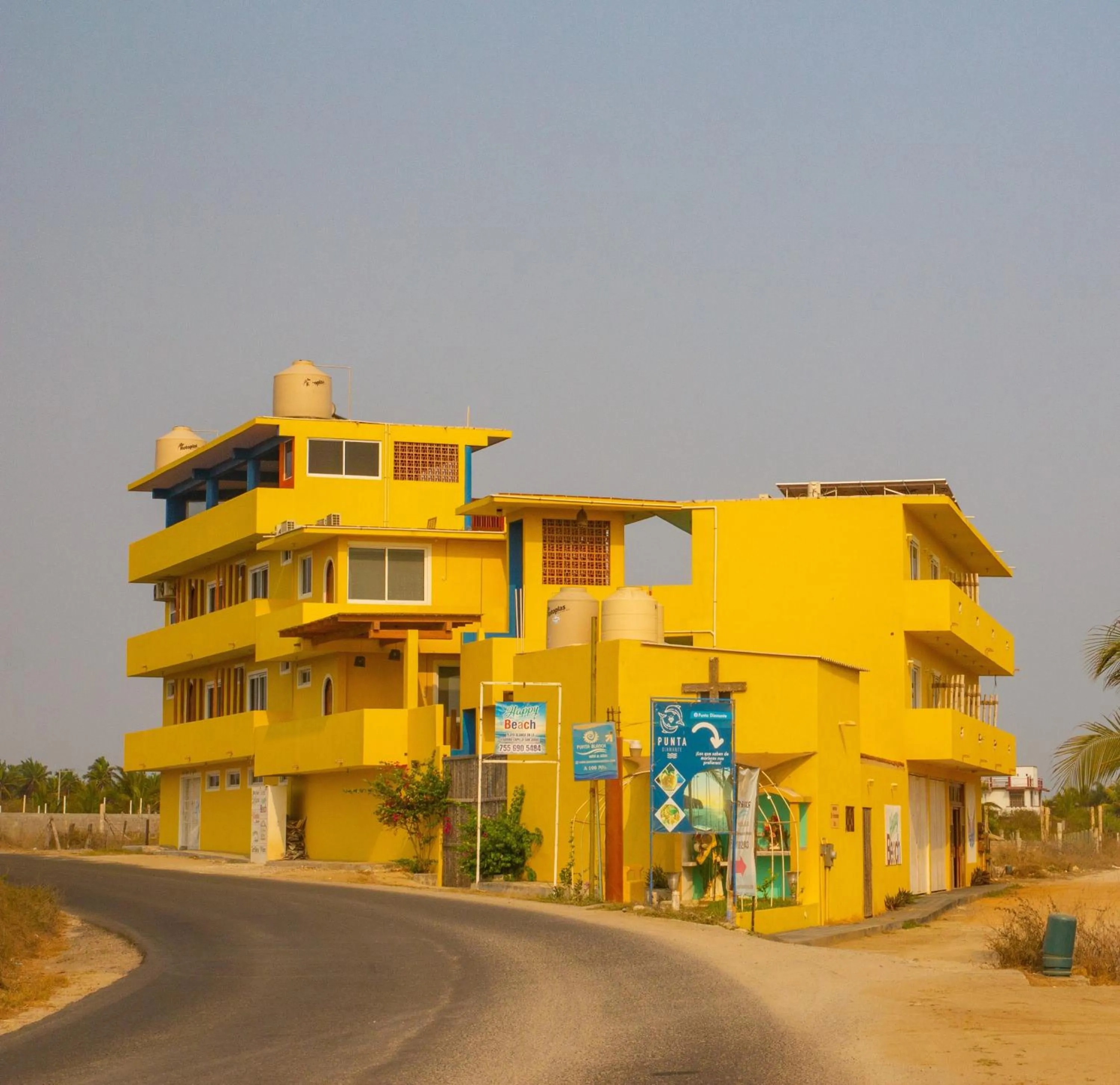 Property building in Hotel Happy Beach