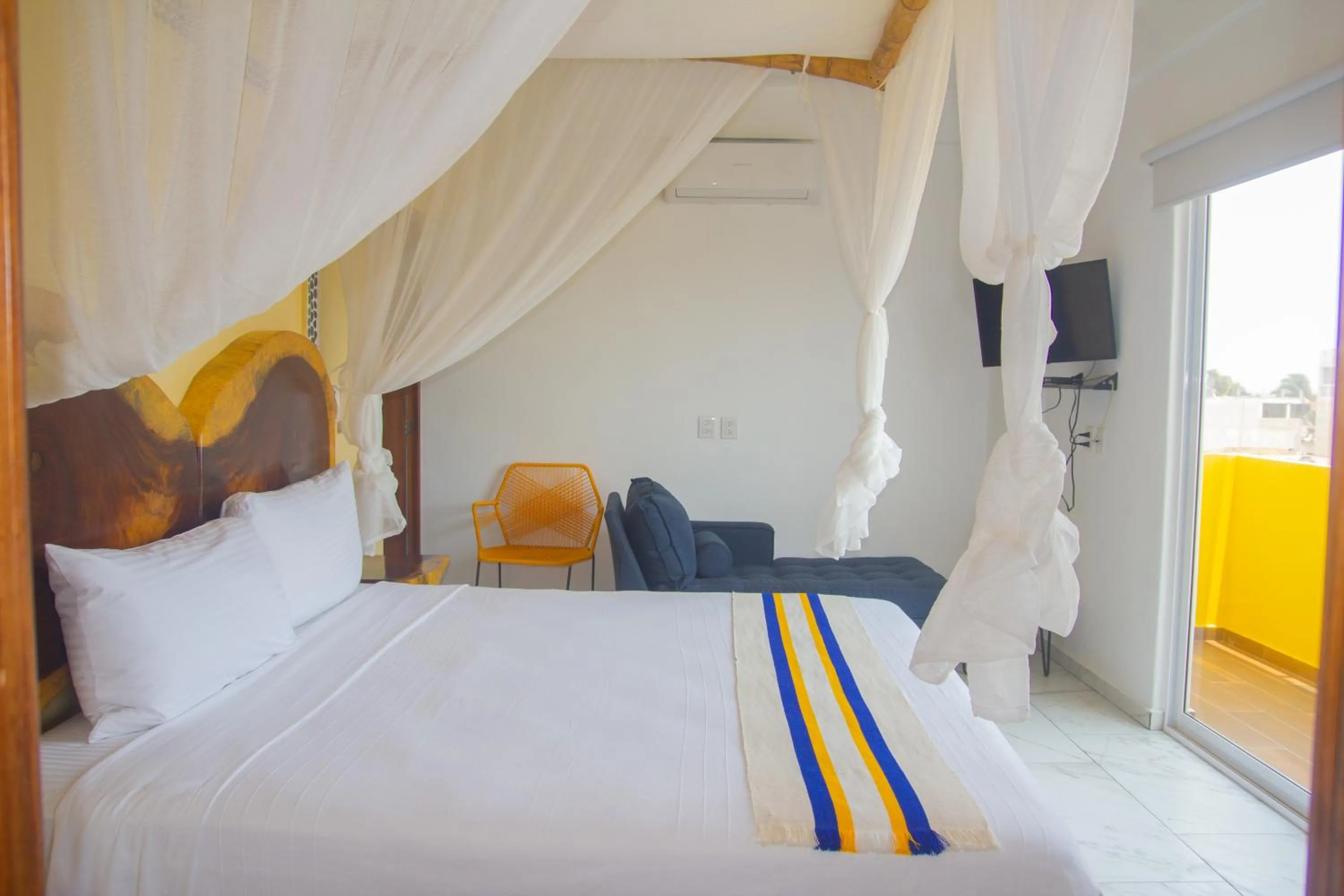 Bed in Hotel Happy Beach