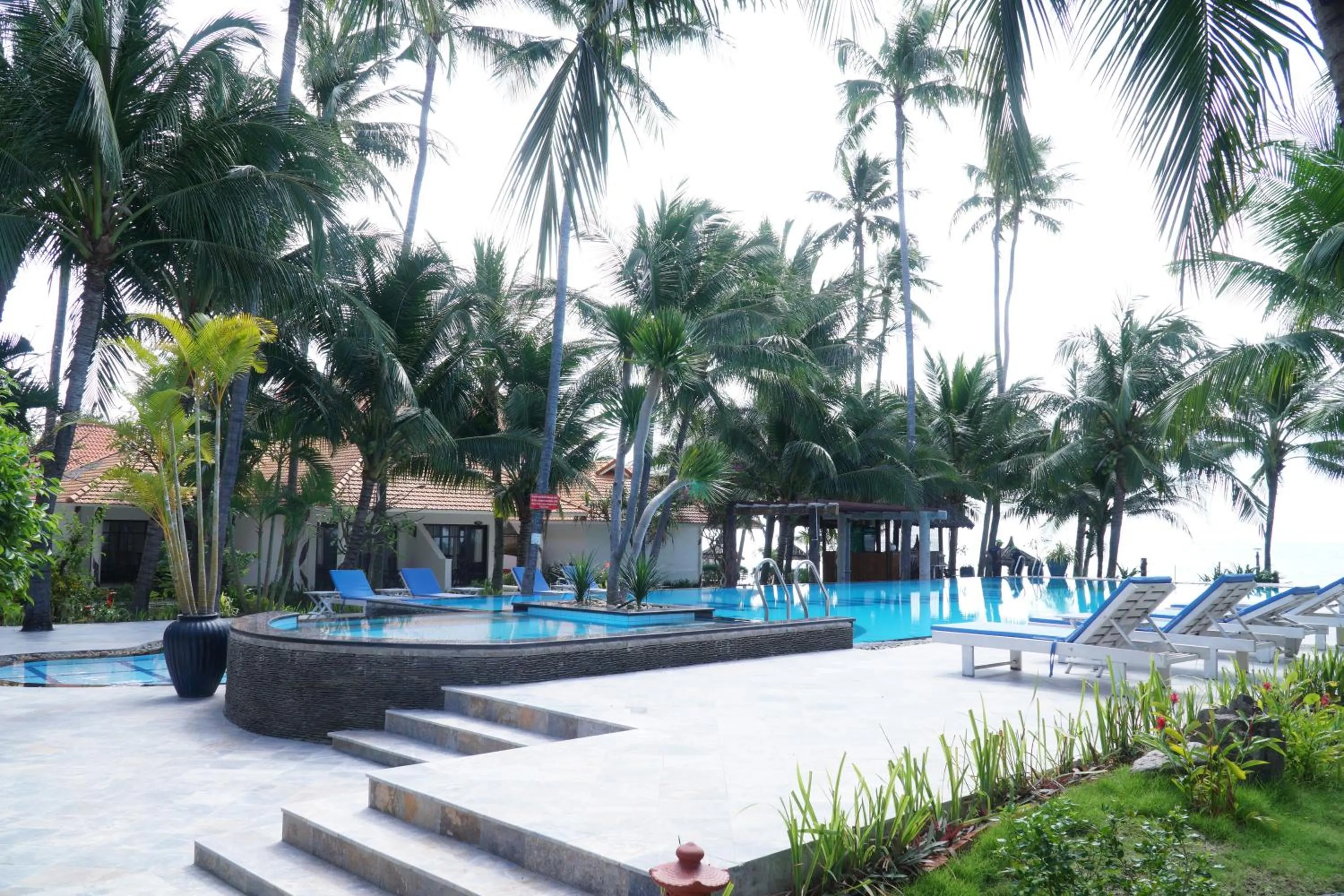 Swimming pool in Ravenala Muine Resort