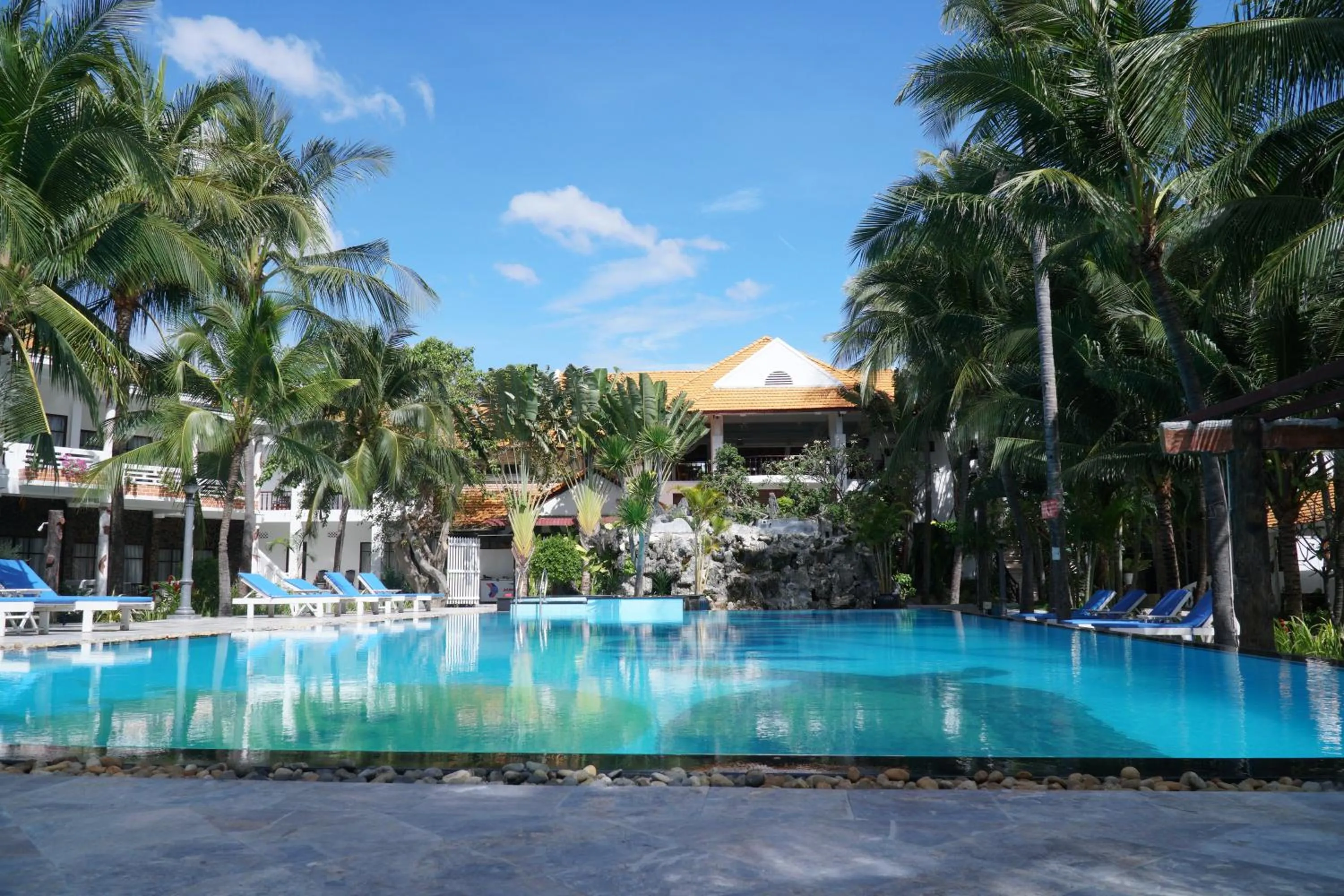Swimming pool in Ravenala Muine Resort