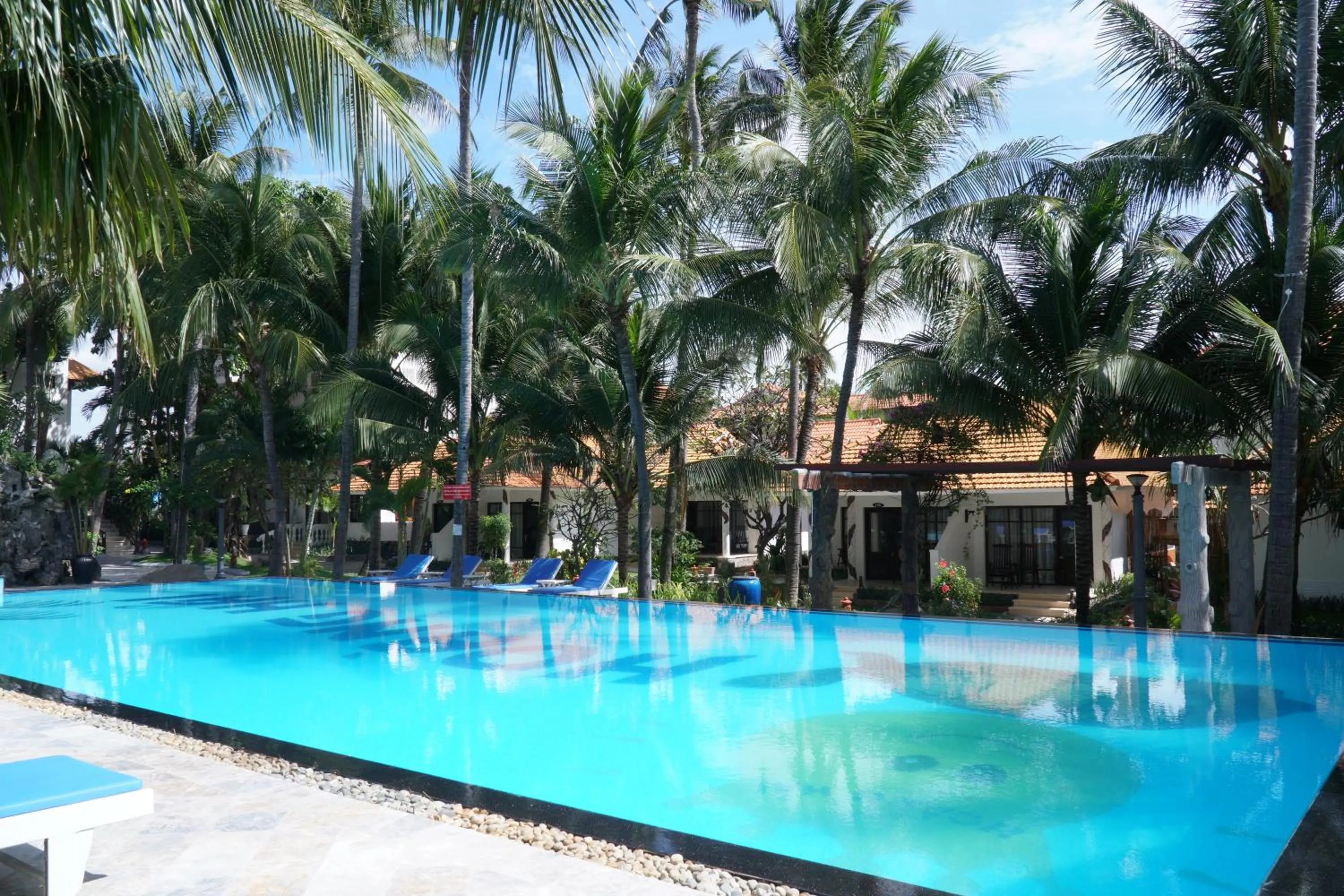 Swimming pool in Ravenala Muine Resort