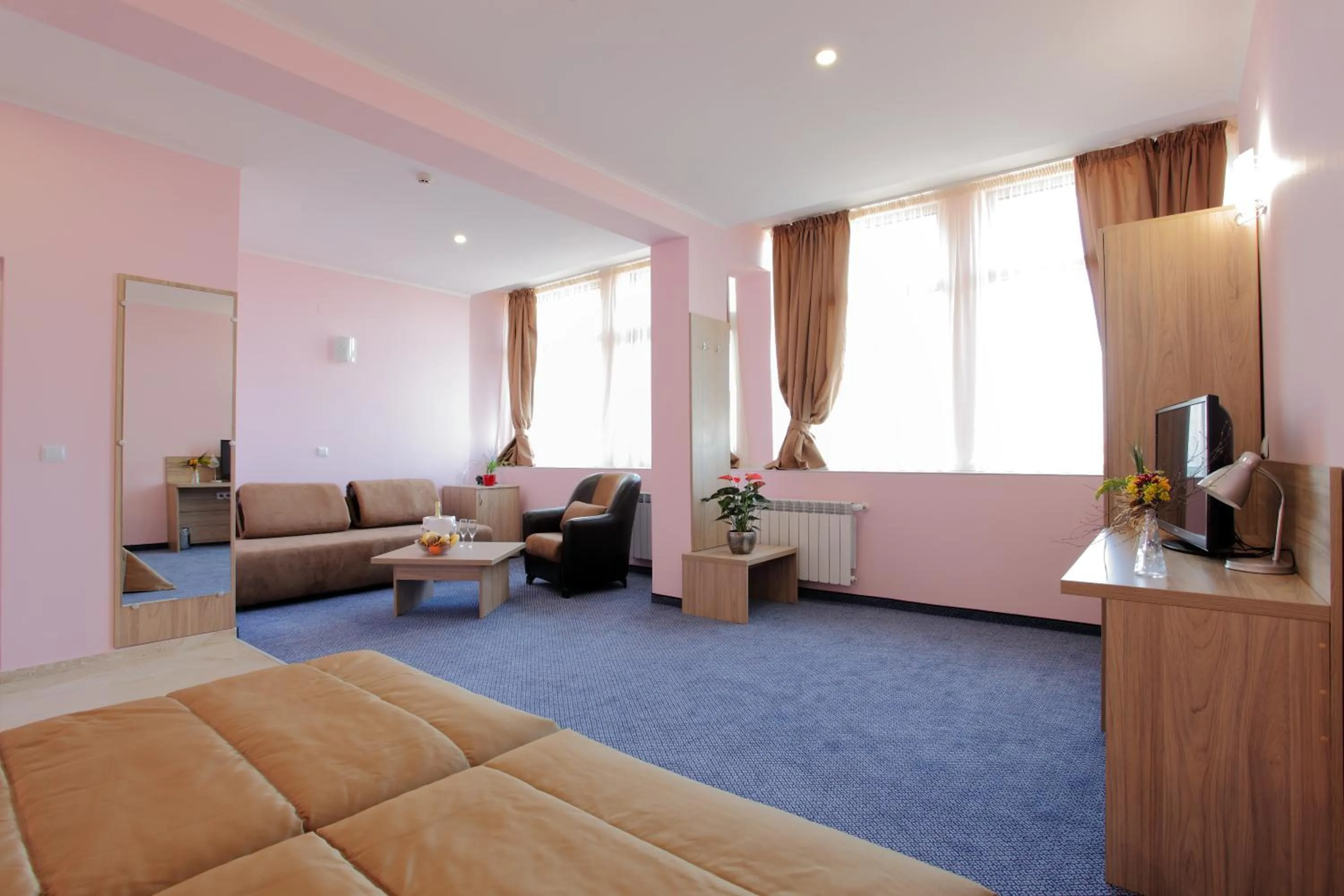 Photo of the whole room in Teodora Palace Hotel