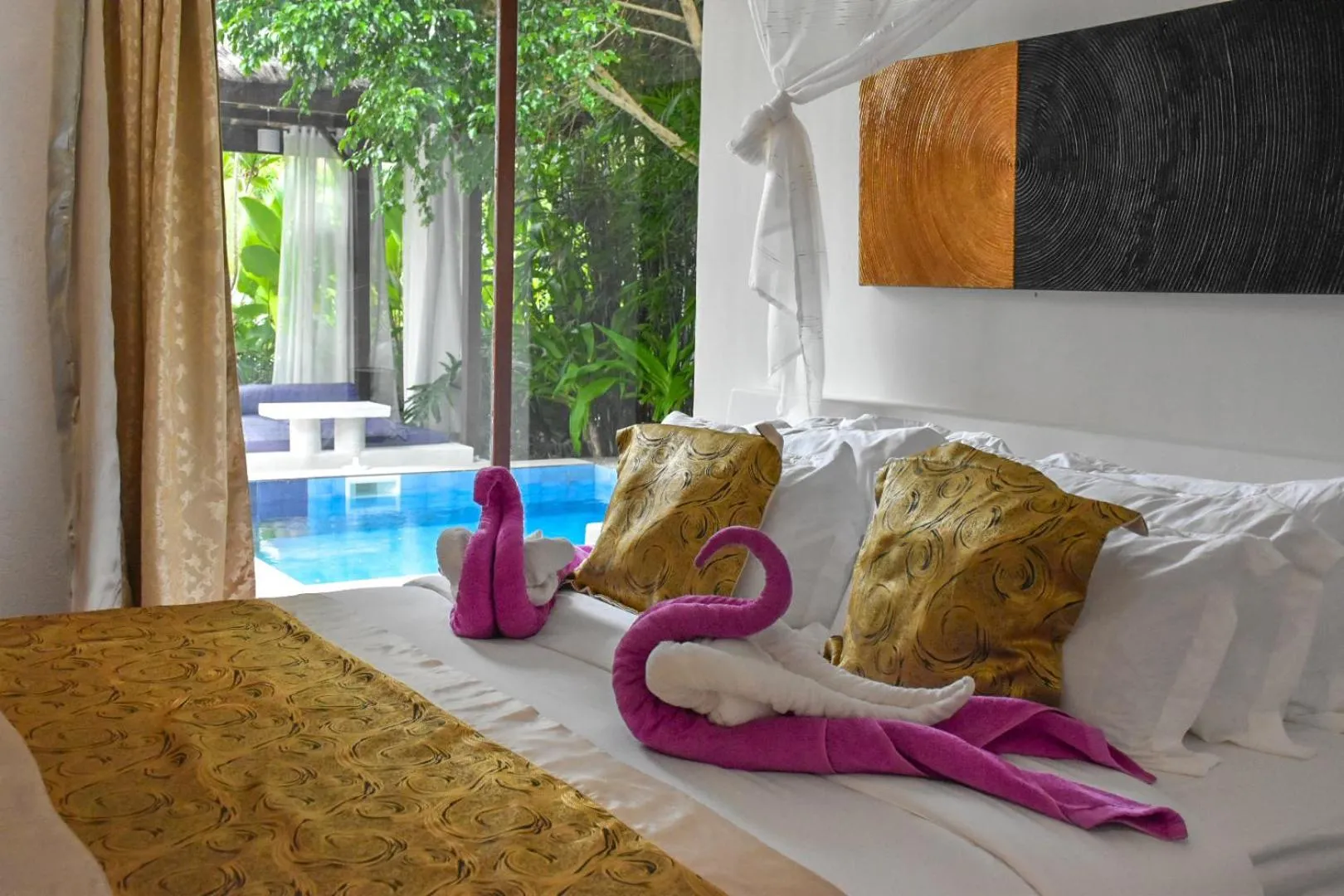 Bed in Carpe Diem Villas & Resort