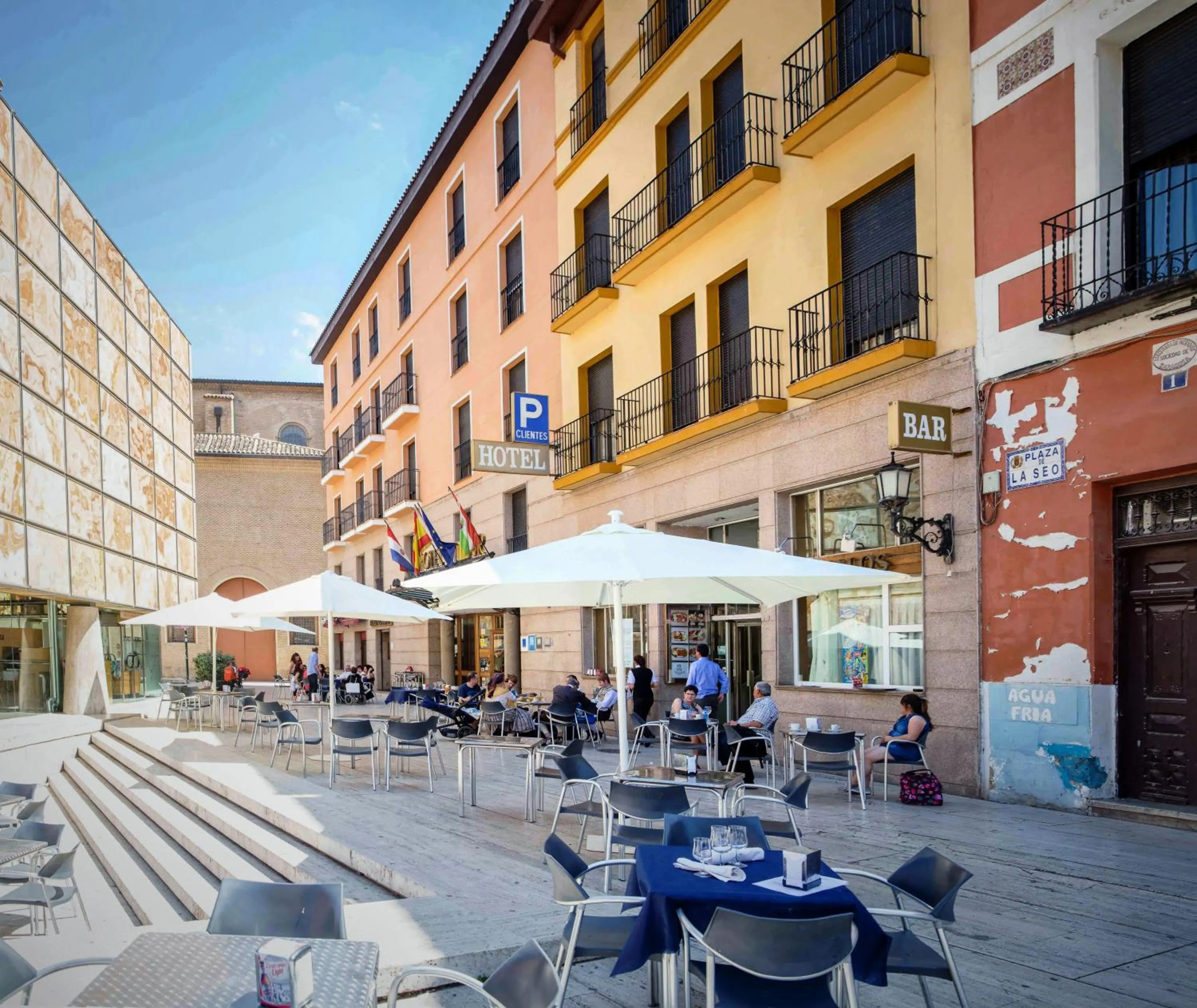 Facade/entrance in Hotel Tibur