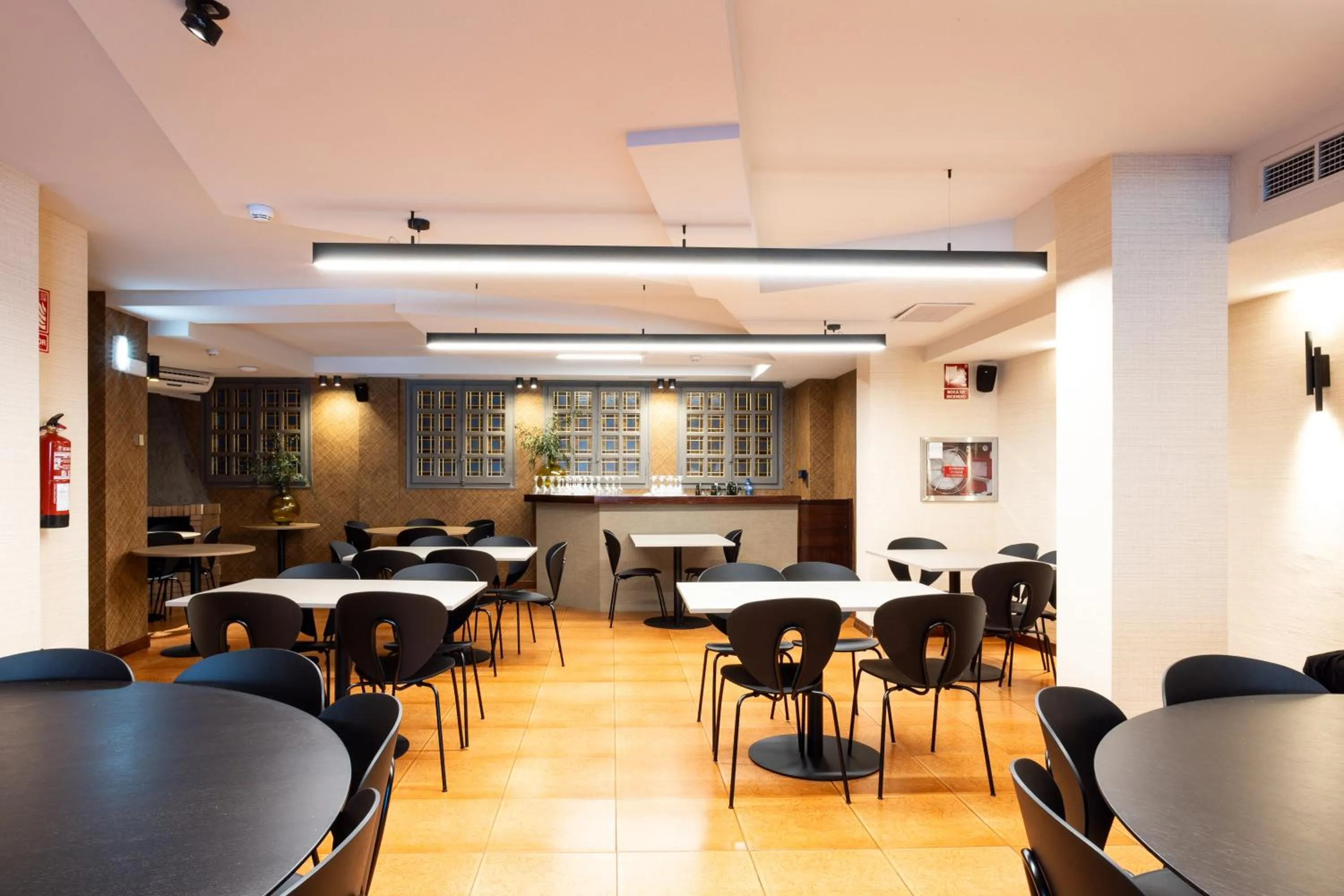 Restaurant/places to eat in Hotel Tibur