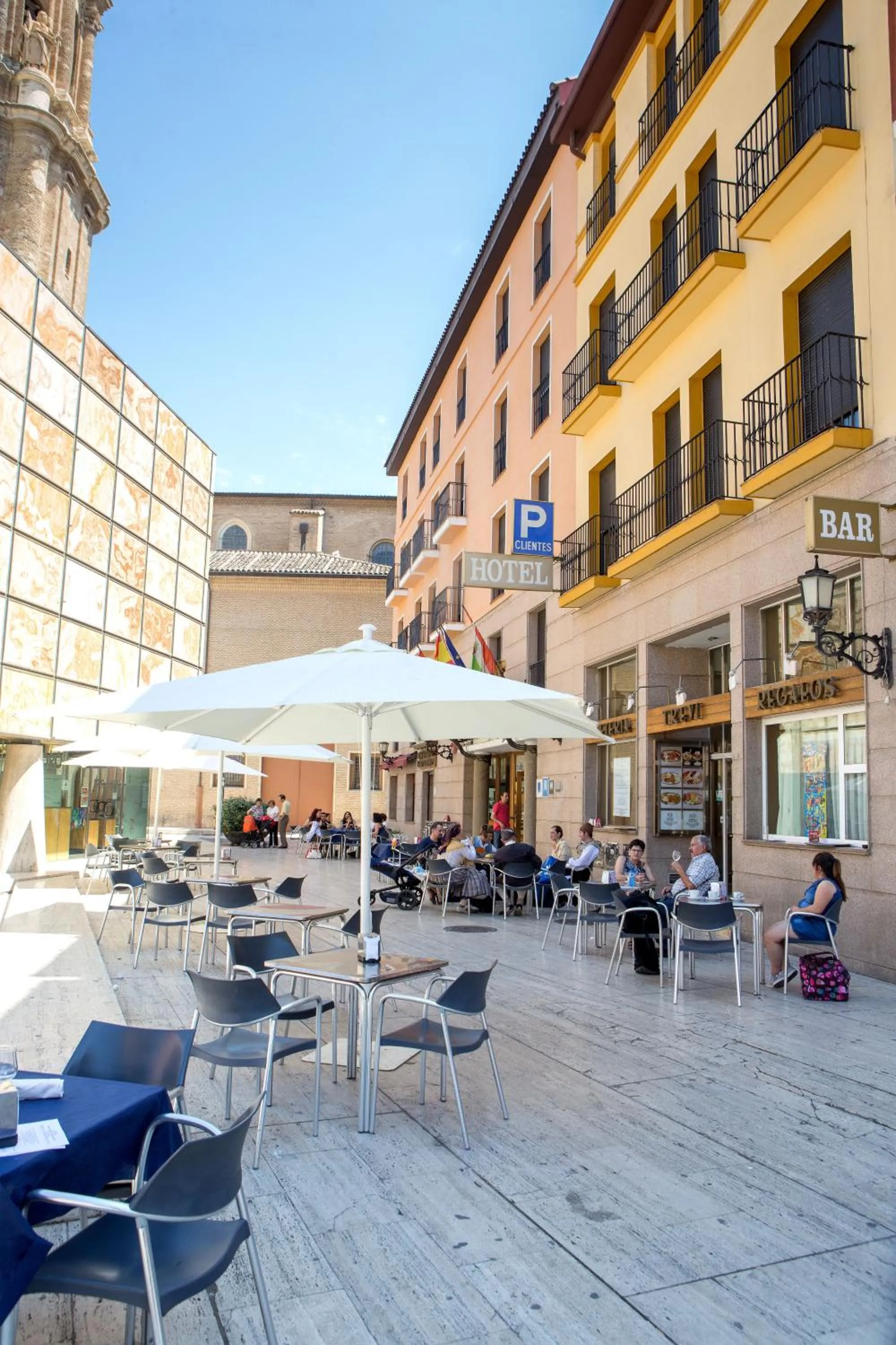 Facade/entrance in Hotel Tibur