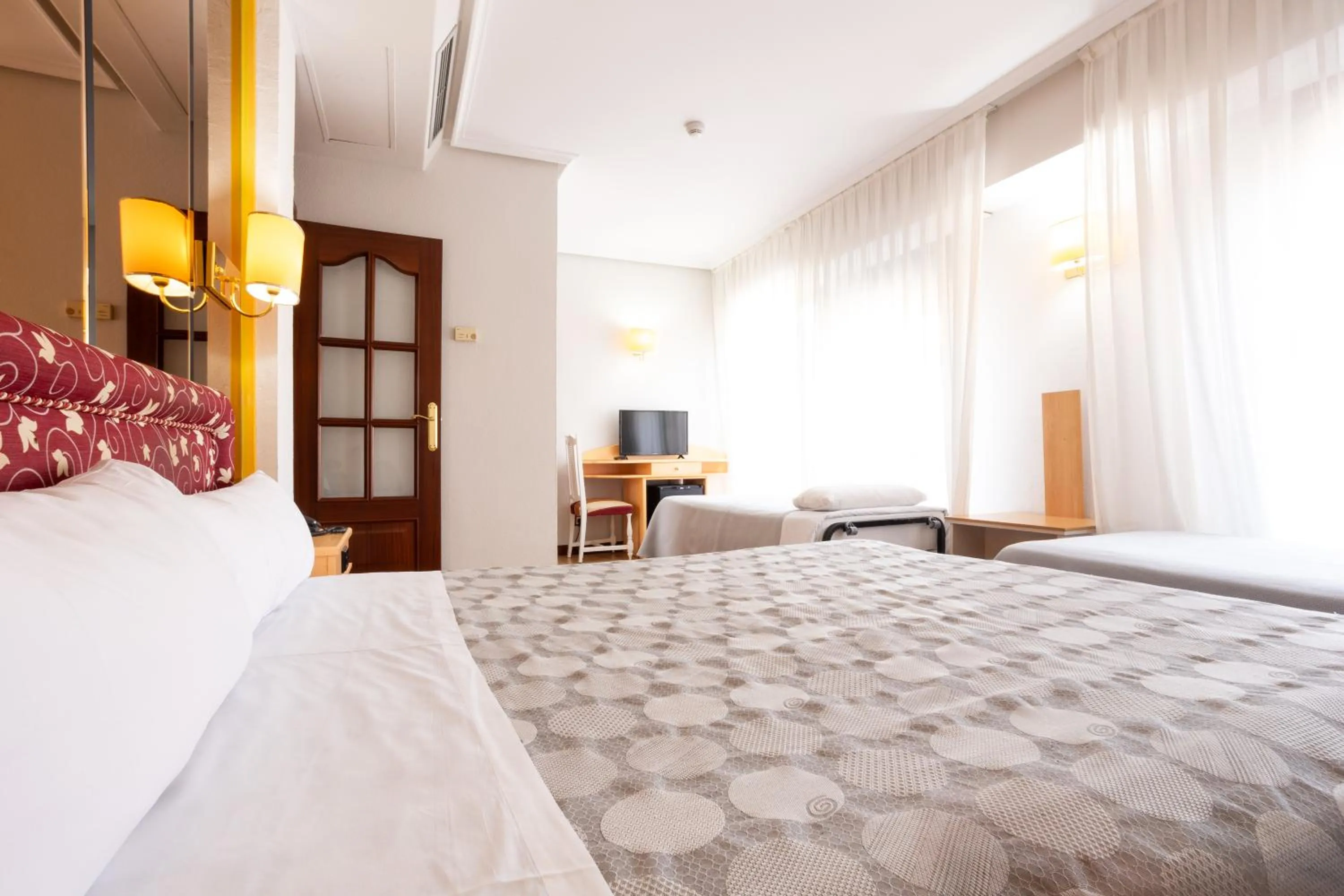 Photo of the whole room, Bed in Hotel Tibur