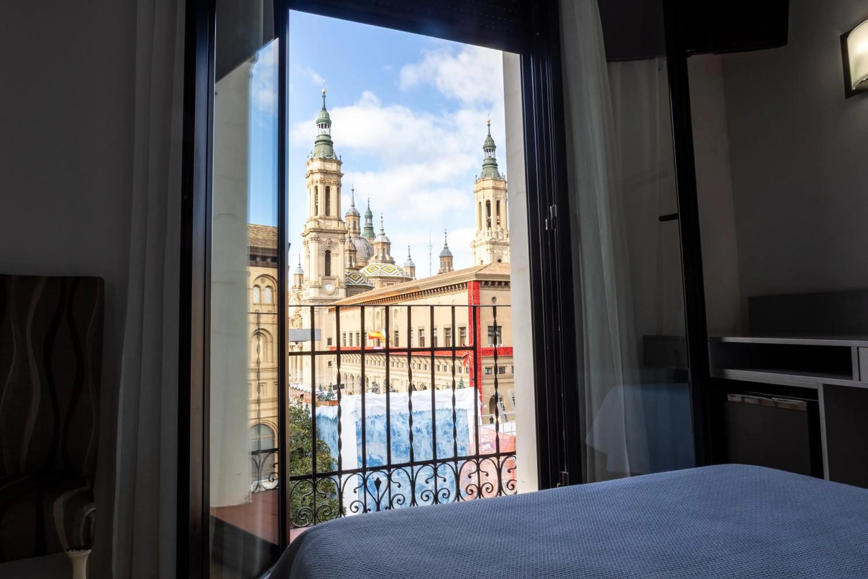 Balcony/Terrace, Bed in Hotel Tibur