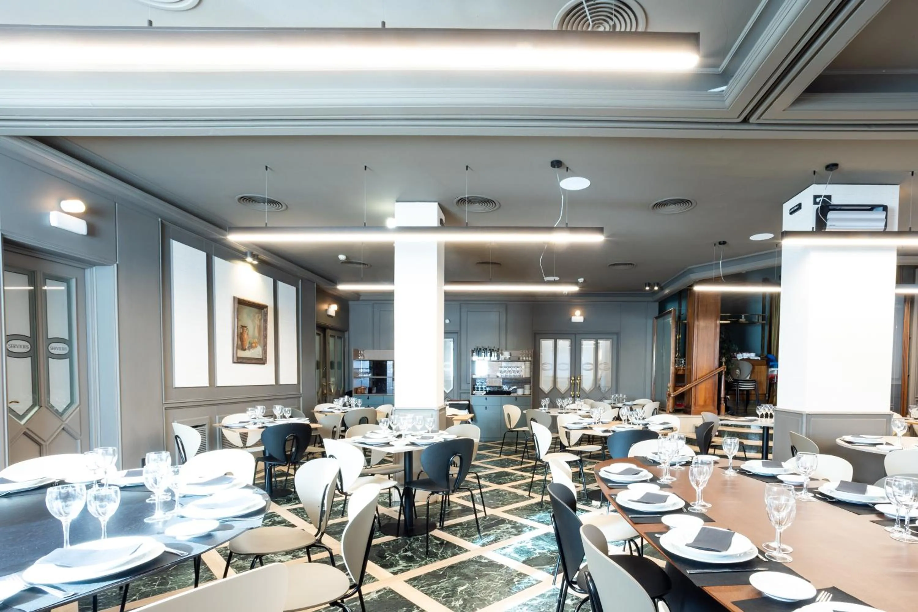 Restaurant/places to eat in Hotel Tibur