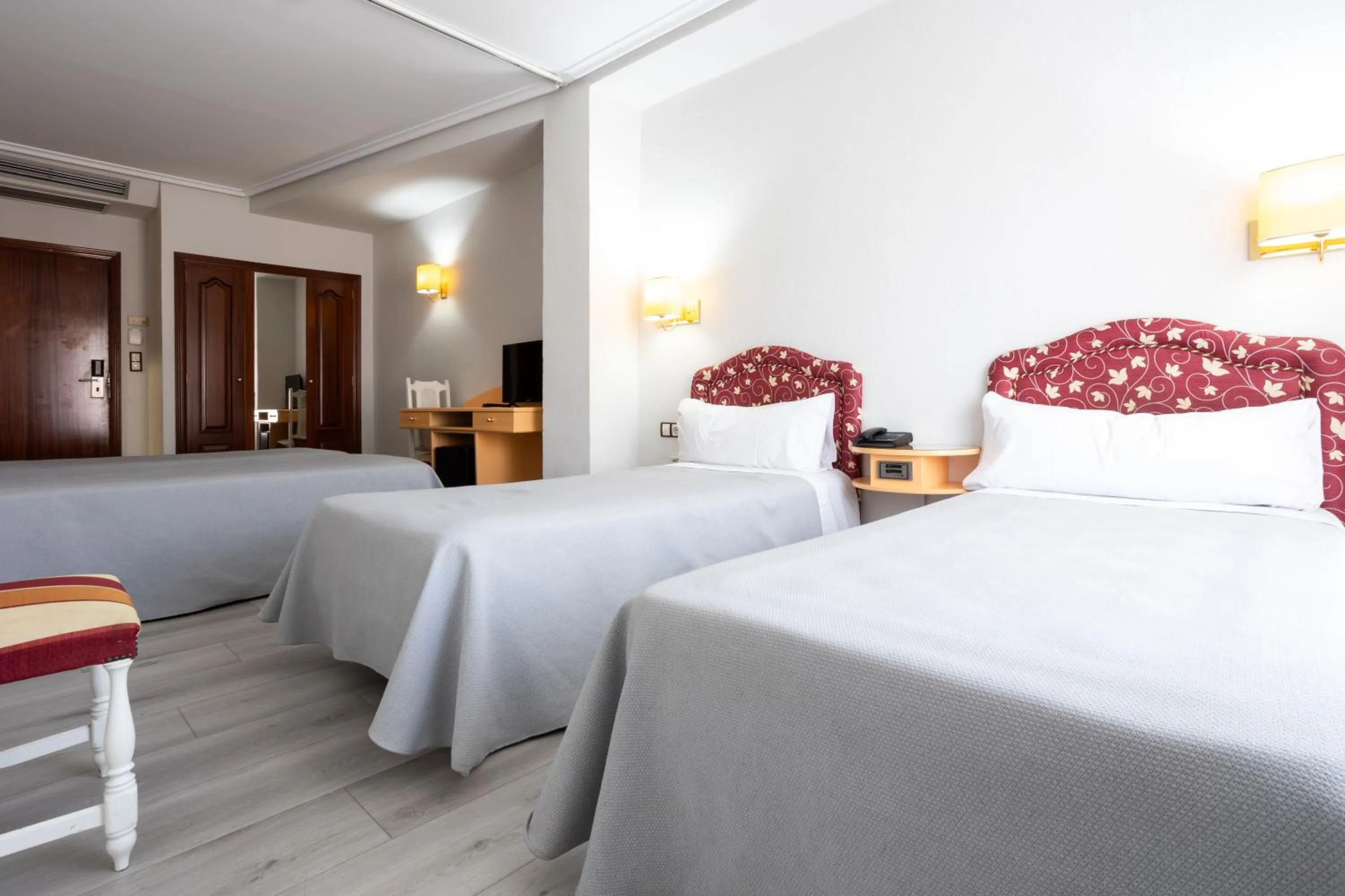 Photo of the whole room, Bed in Hotel Tibur