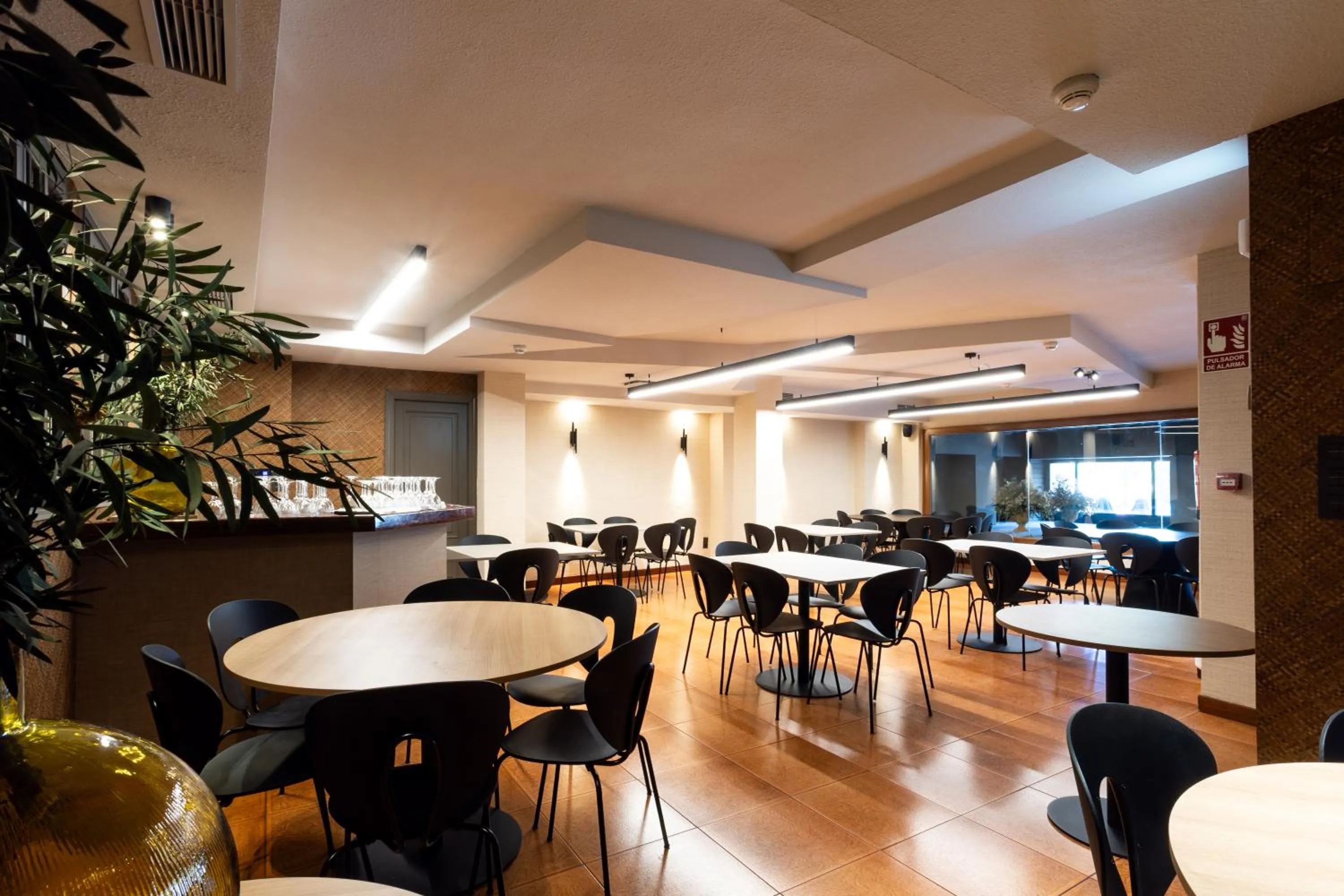 Restaurant/places to eat in Hotel Tibur