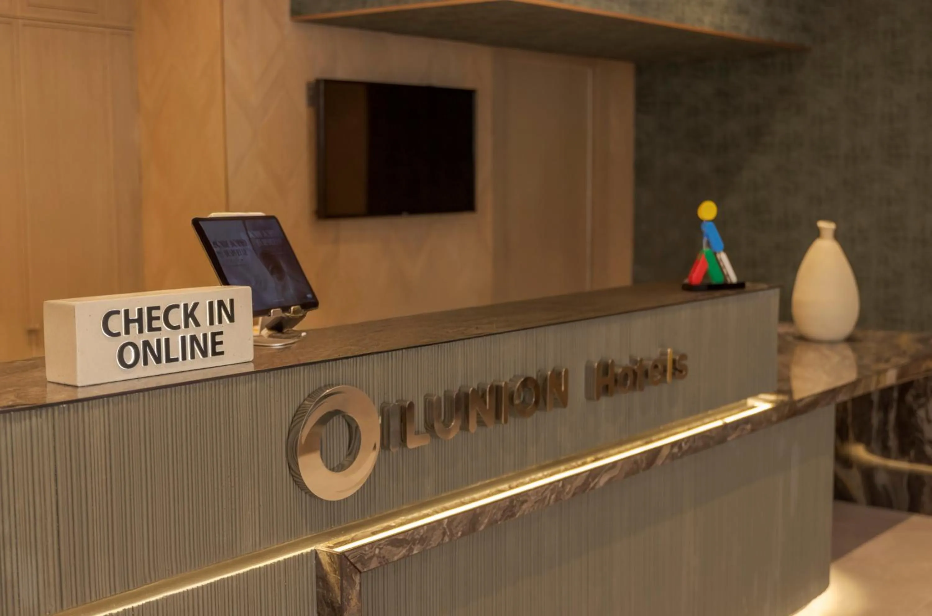 Lobby or reception in Ilunion Romareda