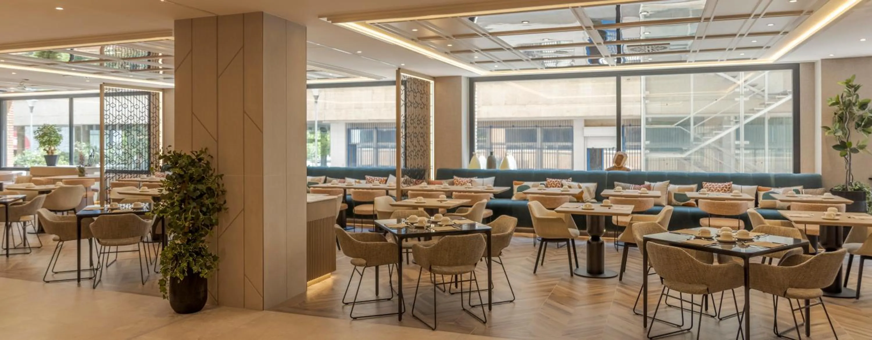 Restaurant/places to eat in Ilunion Romareda