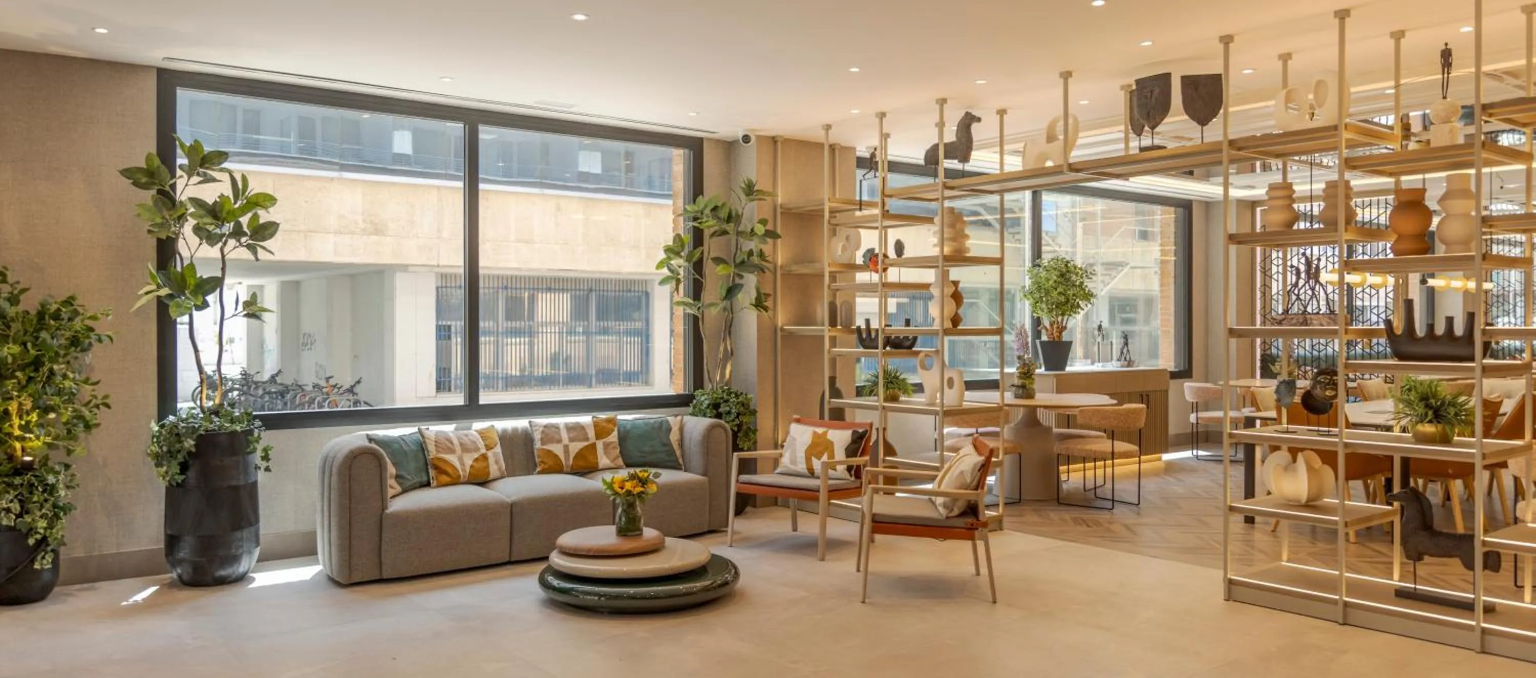 Lobby or reception in Ilunion Romareda