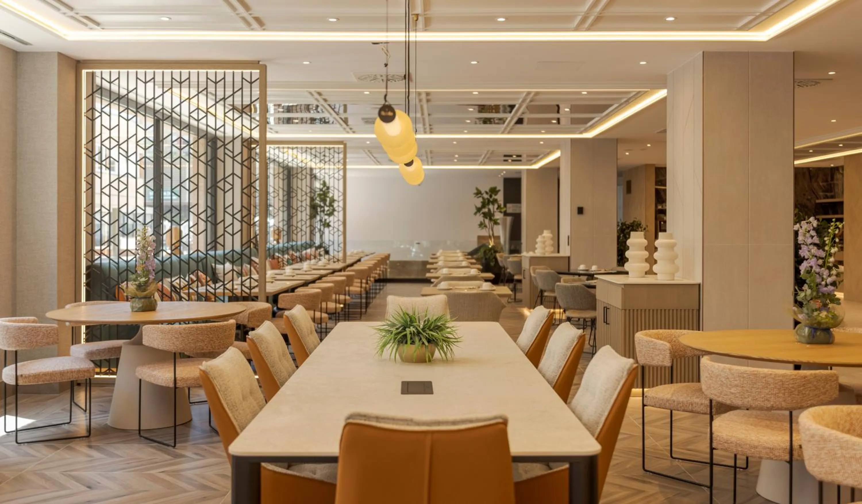 Lobby or reception in Ilunion Romareda