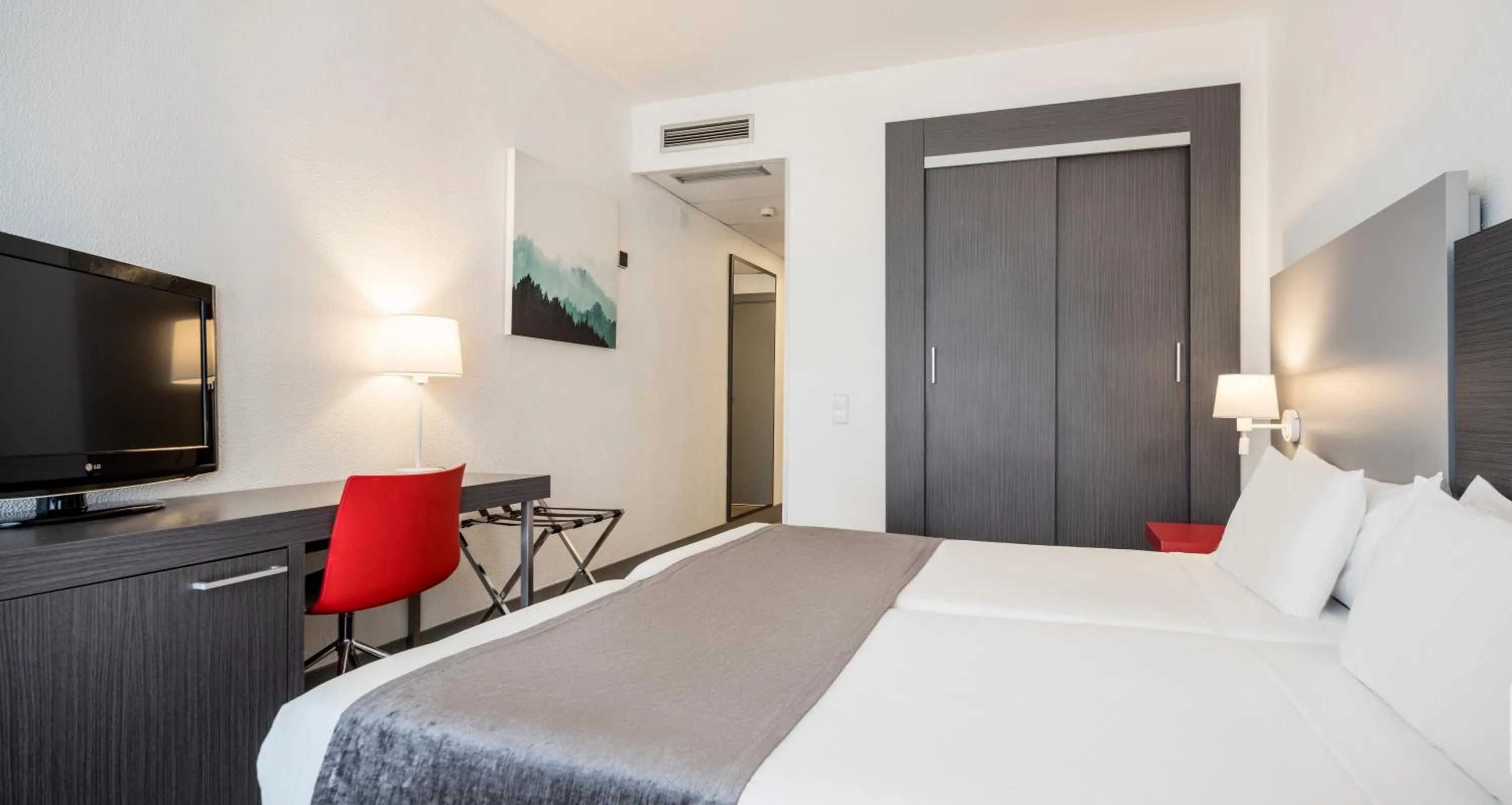 Bedroom, Bed in Ilunion Romareda