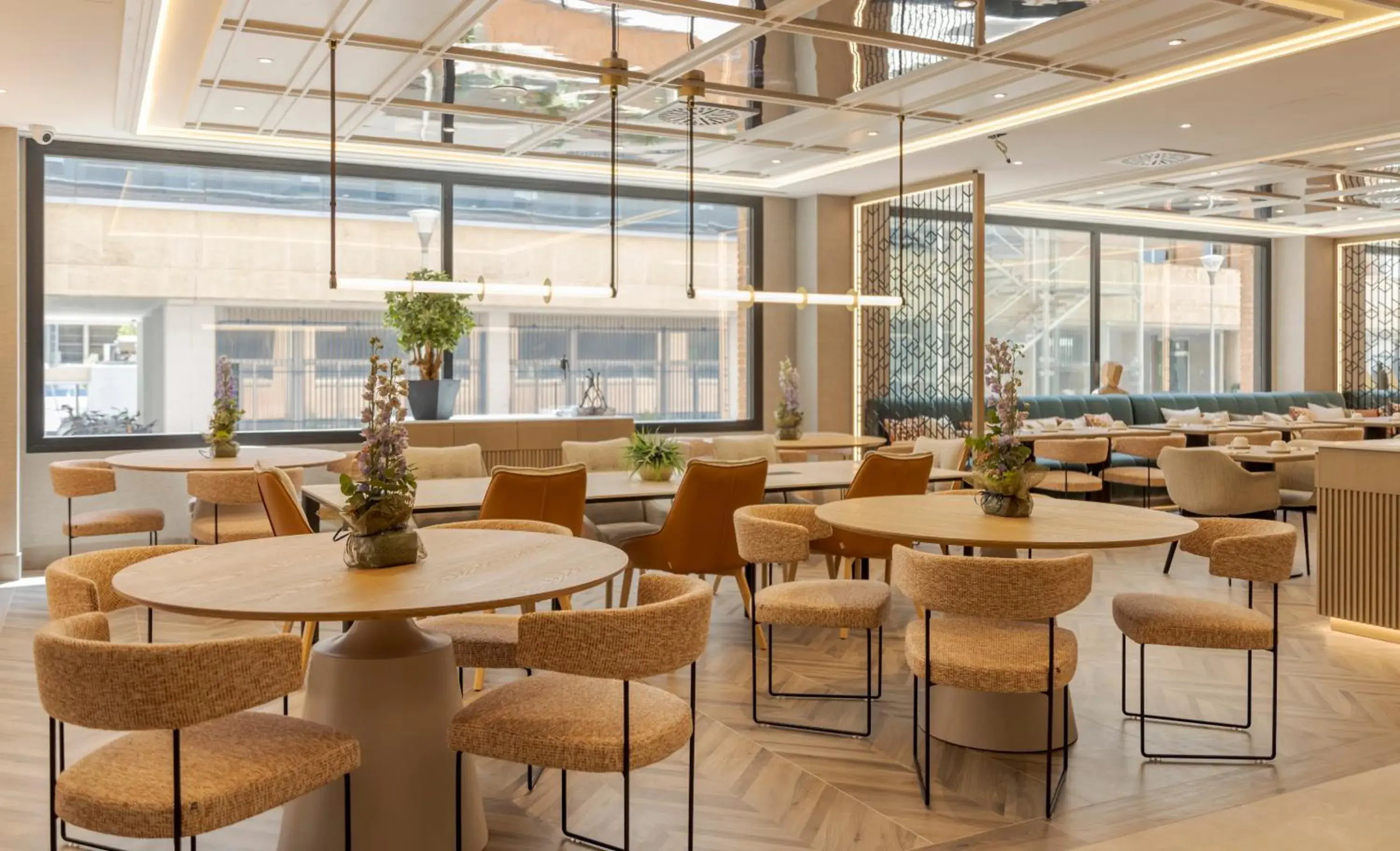 Lobby or reception in Ilunion Romareda Lobby or reception in Ilunion Romareda