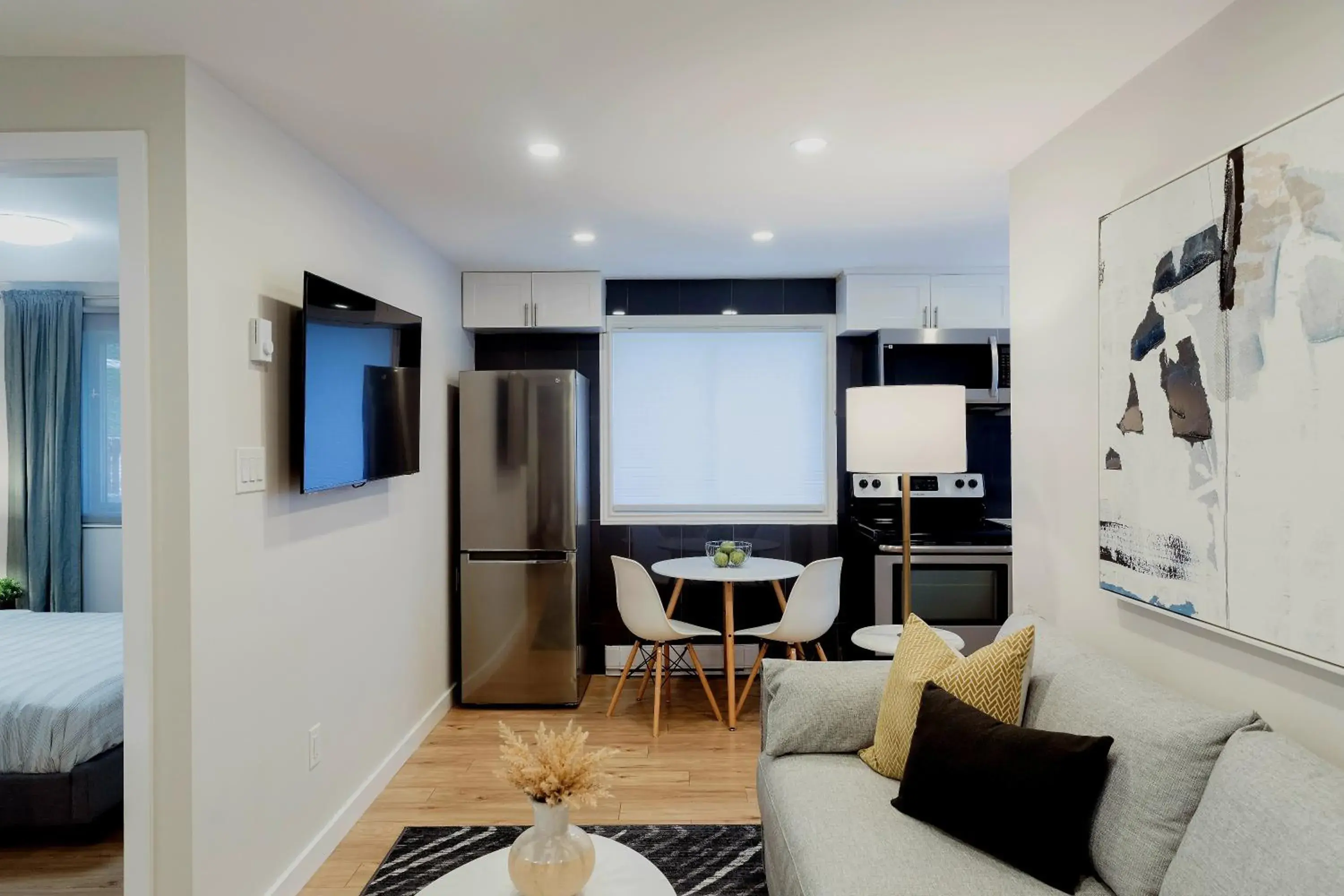 Modern, Luxurious Apartment near Downtown Ottawa Modern, Luxurious Apartment near Downtown Ottawa