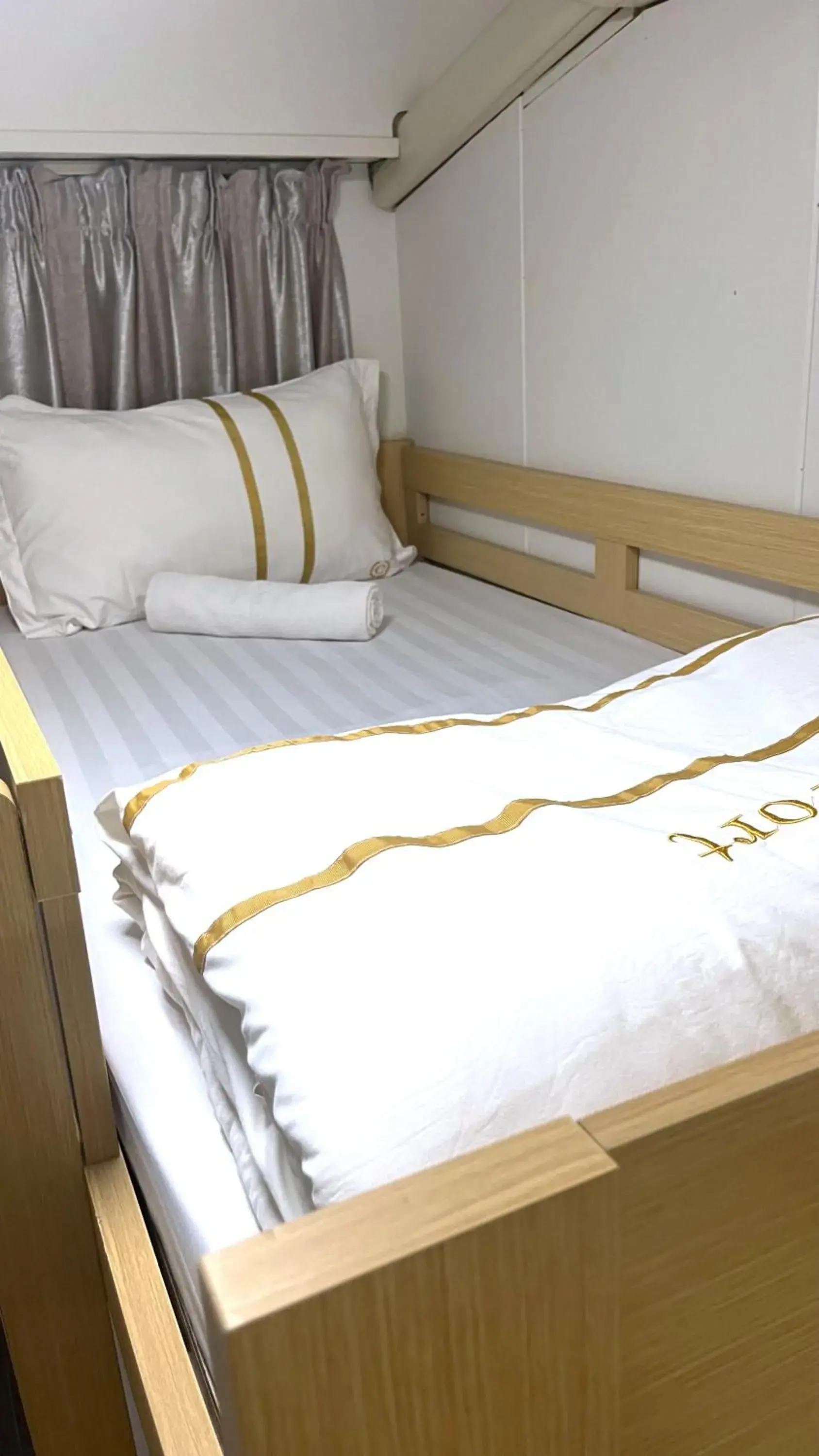 Bed in Island Inn Bed in Island Inn