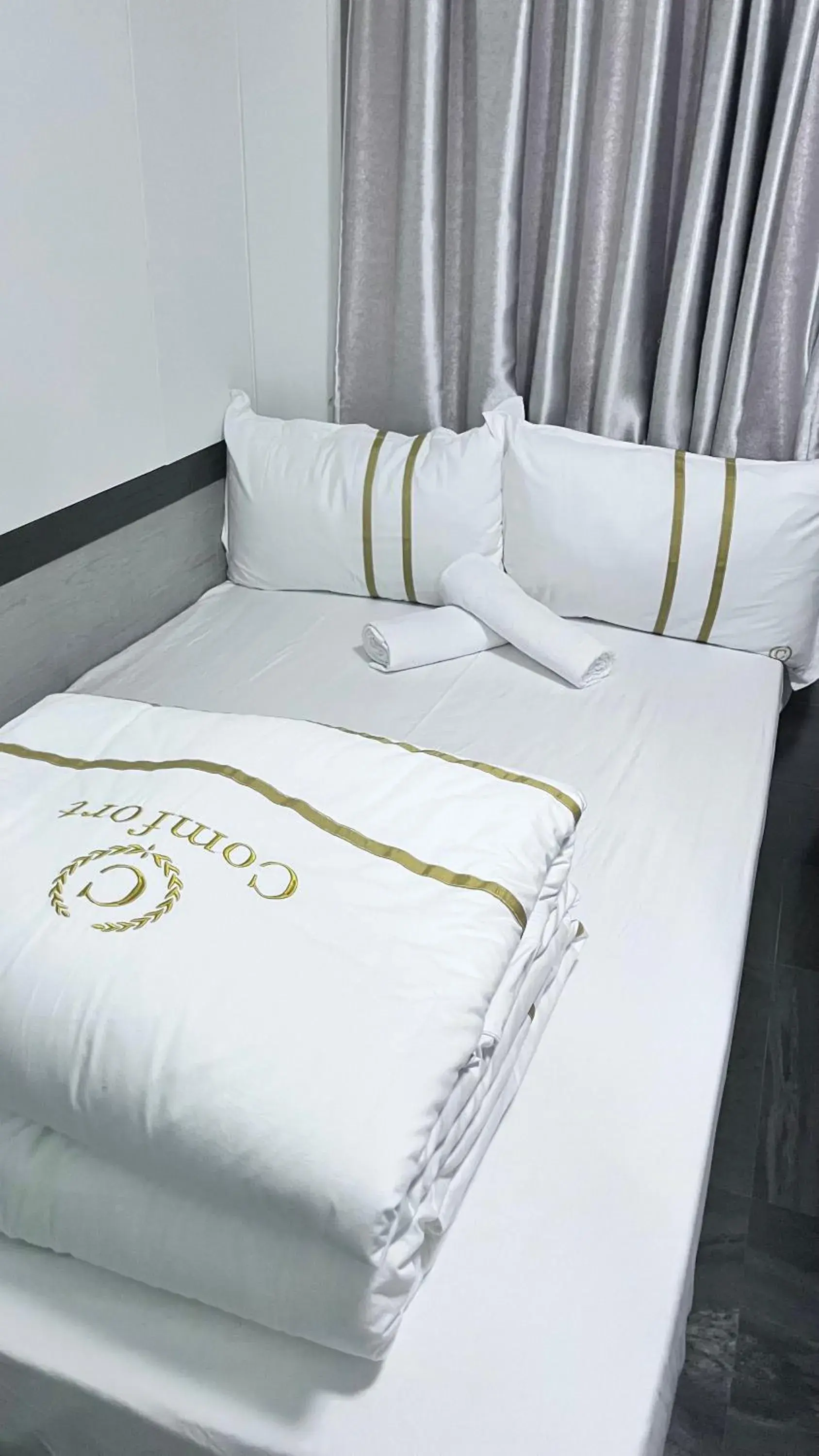 Bed in Island Inn Bed in Island Inn