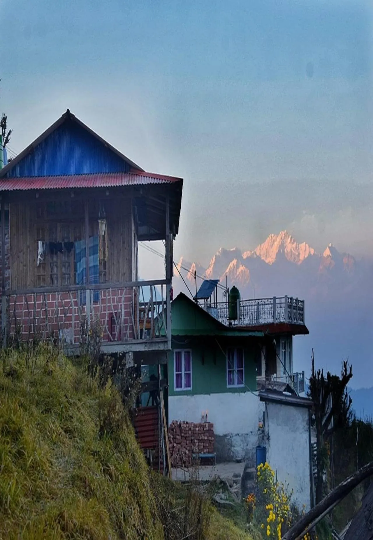 Mountain view in Him Taj by StayApart