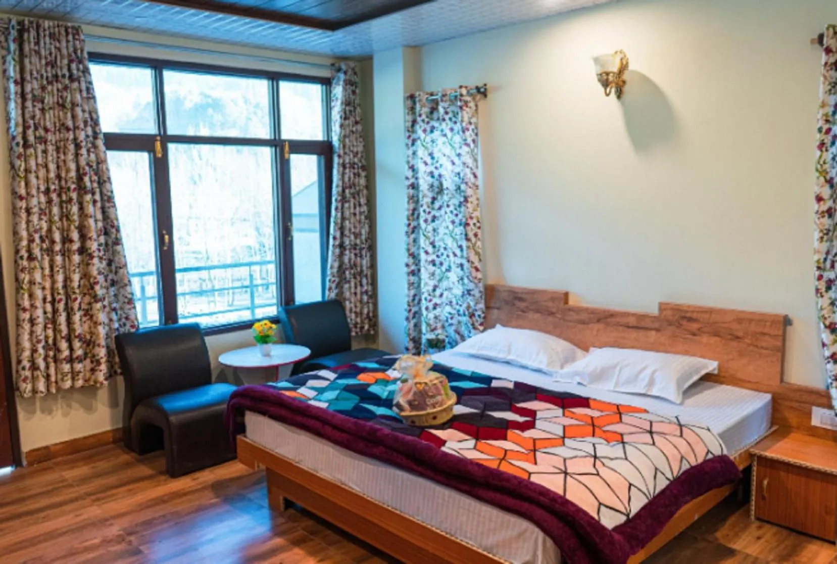 Photo of the whole room, Bed in Him Taj by StayApart