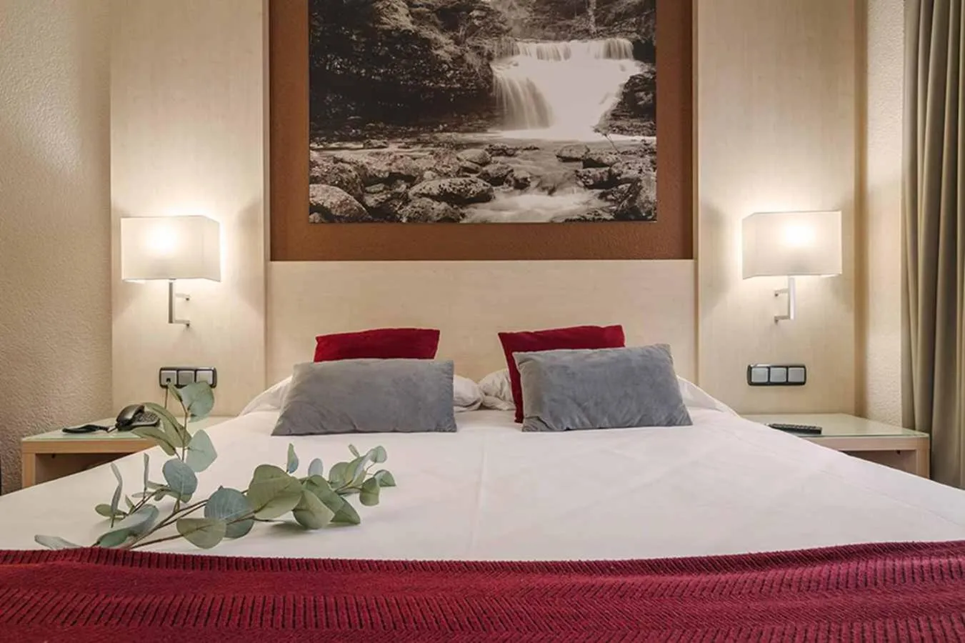 Bedroom, Bed in Hotel Condes de Haro