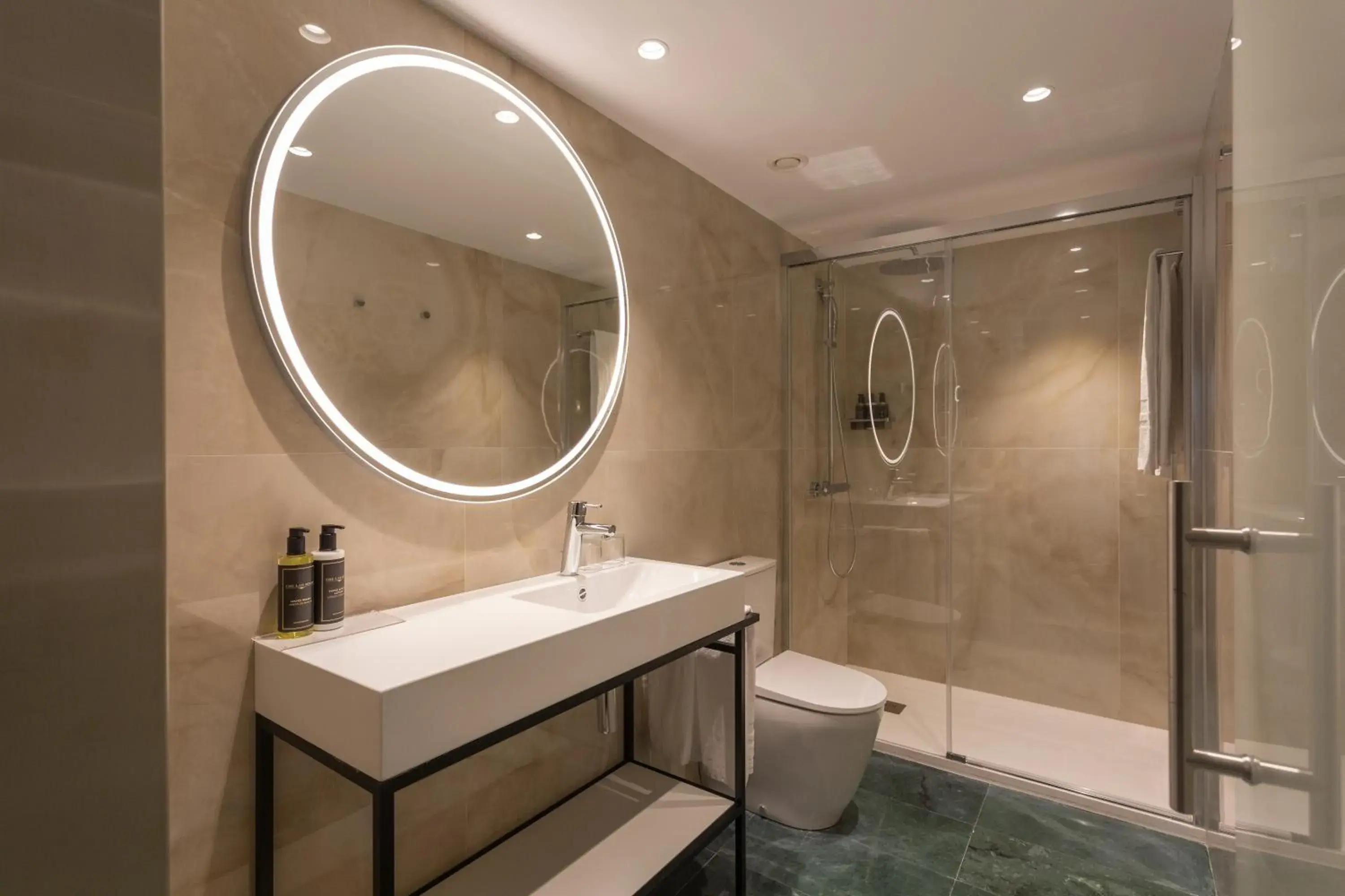 Shower in Eurostars Cristal Palace Shower in Eurostars Cristal Palace