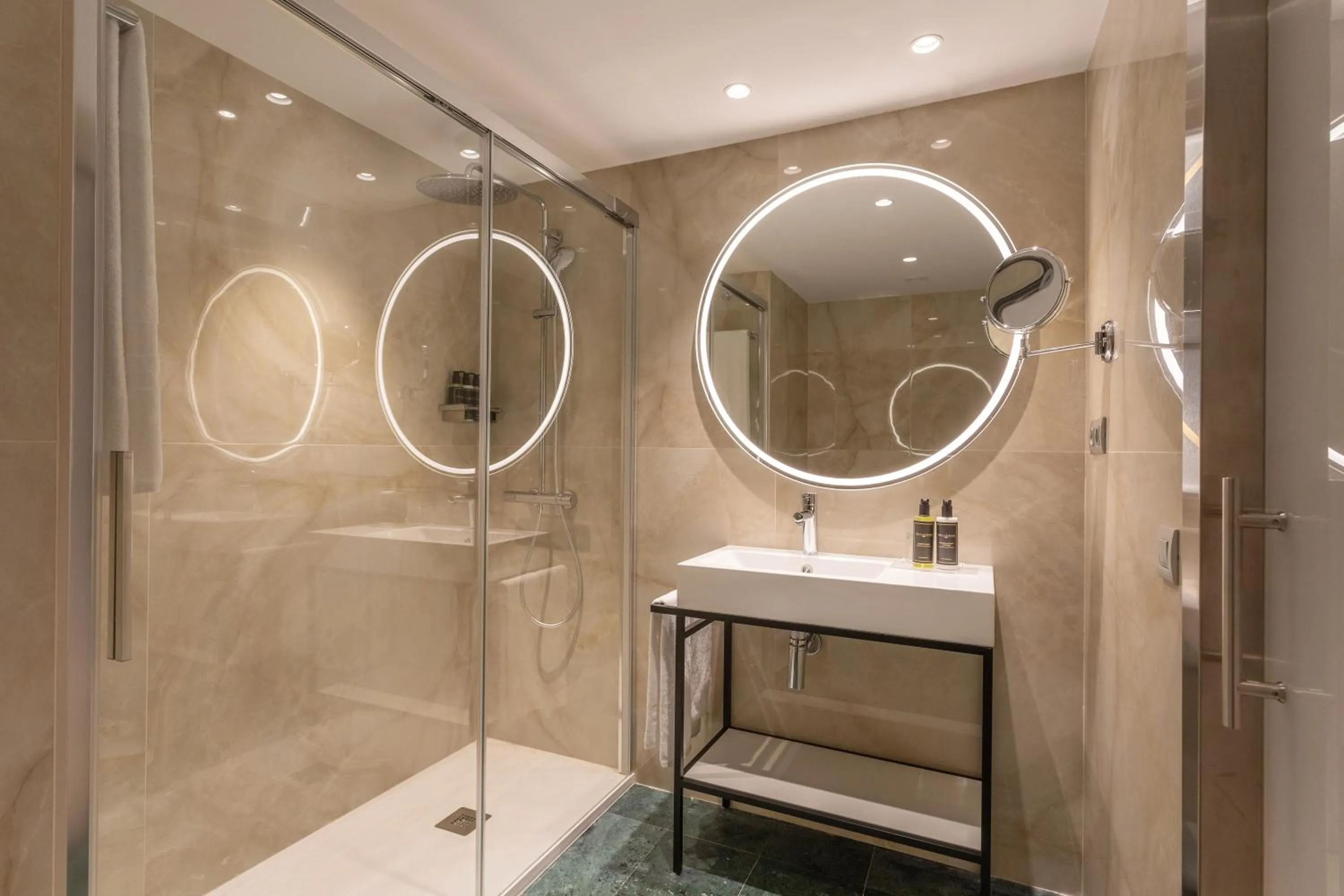 Shower in Eurostars Cristal Palace