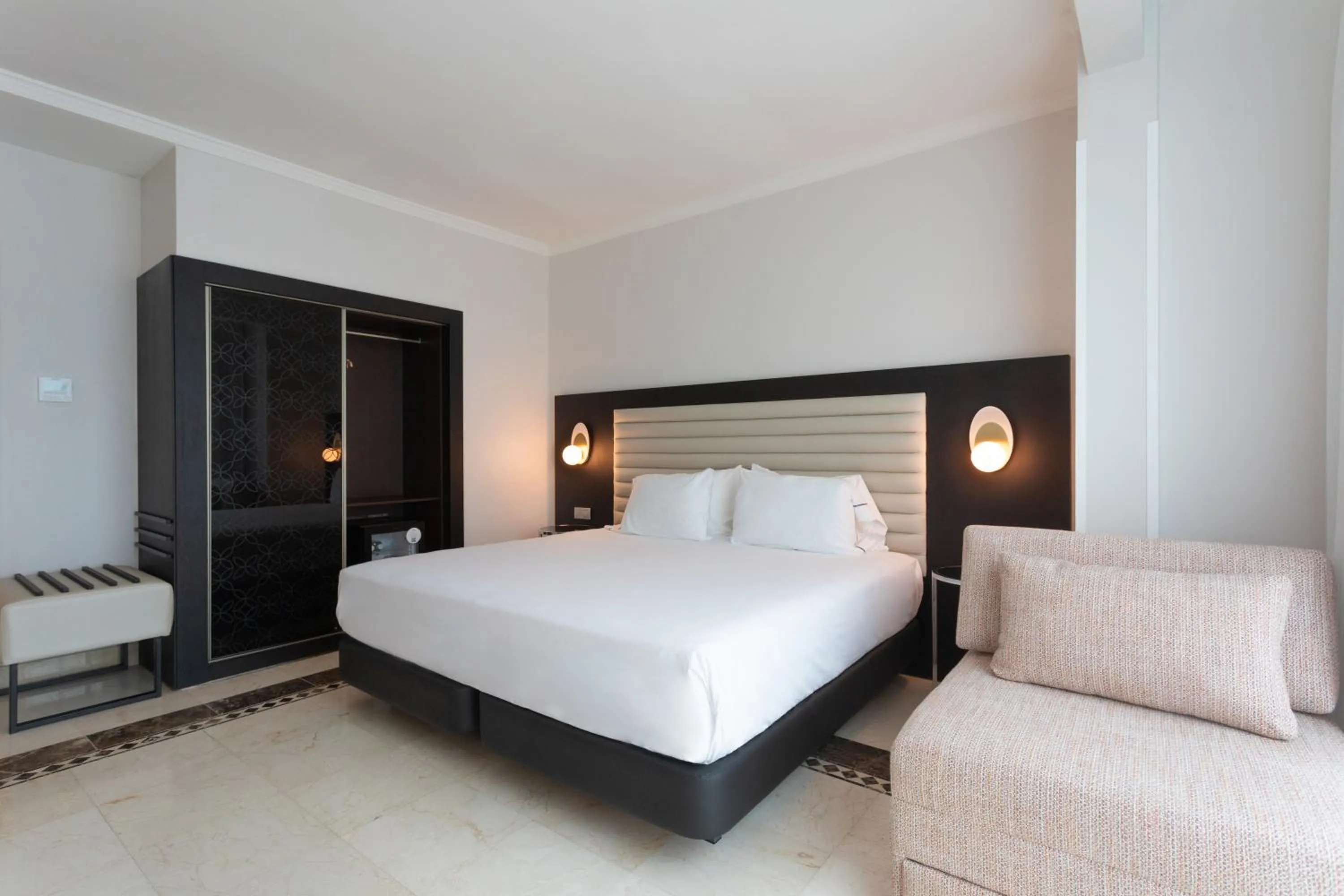 Bed in Eurostars Cristal Palace