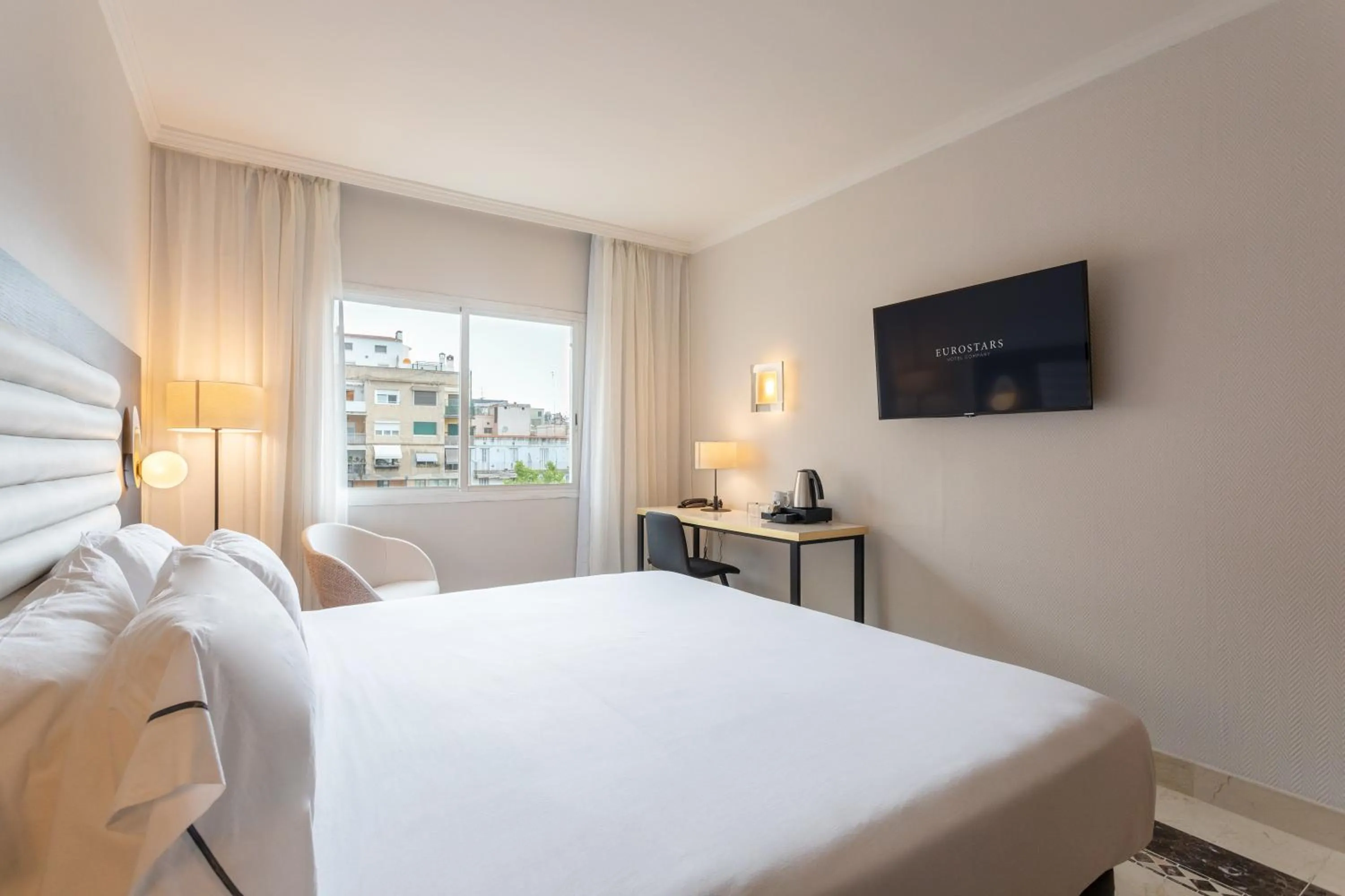 Bed in Eurostars Cristal Palace