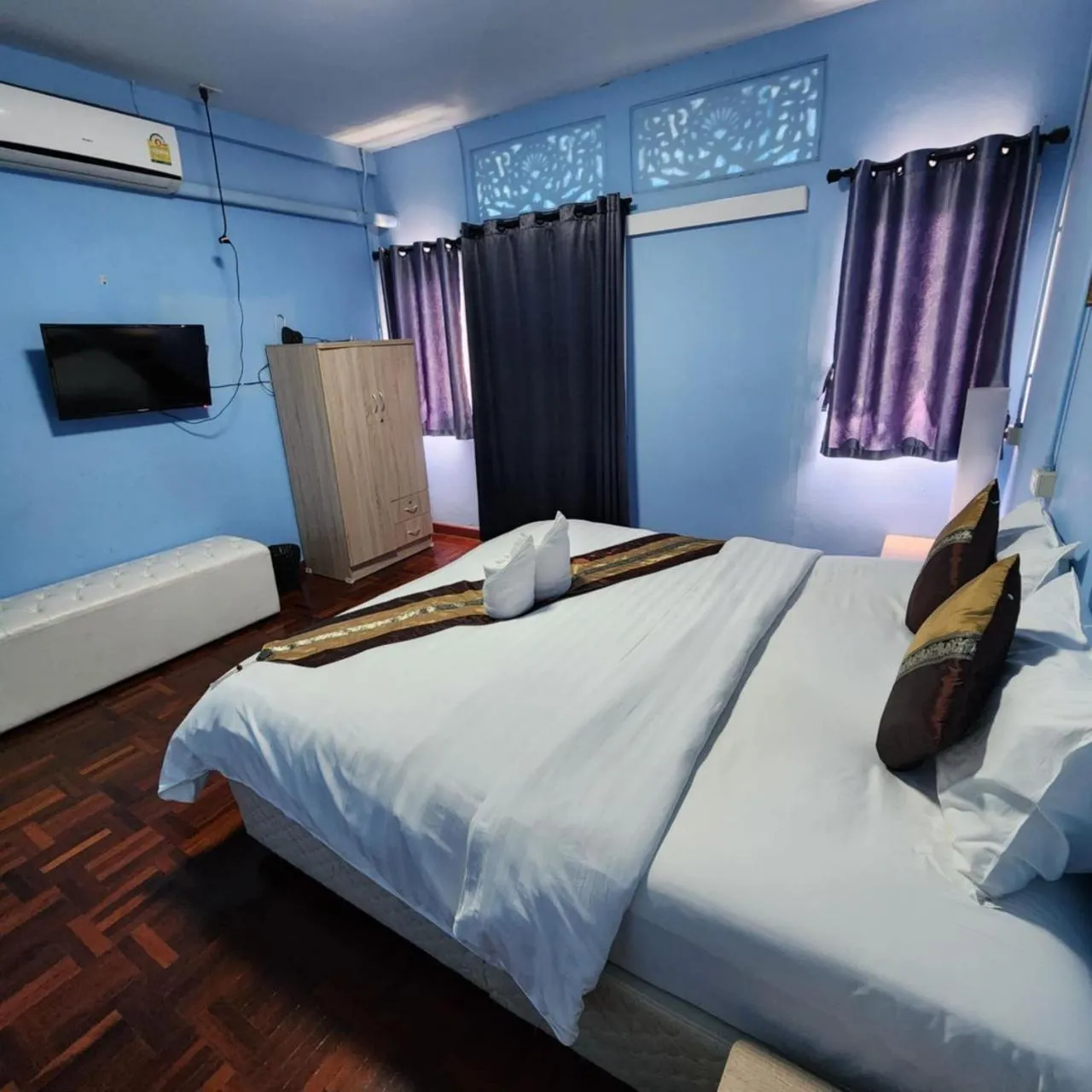 Chiangmai First House & Tour