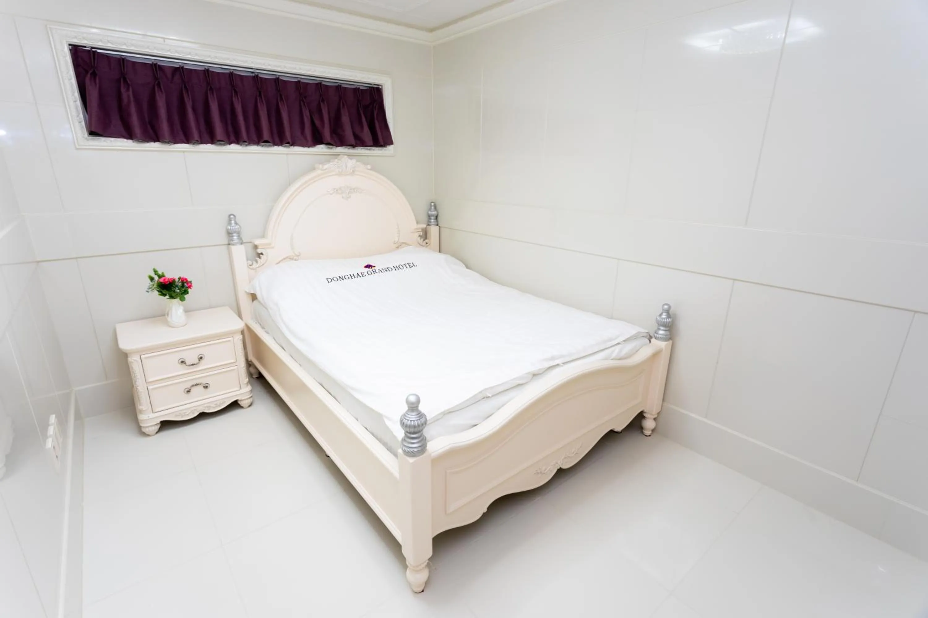 Bed in Donghae Medical Spa Convention Hotel