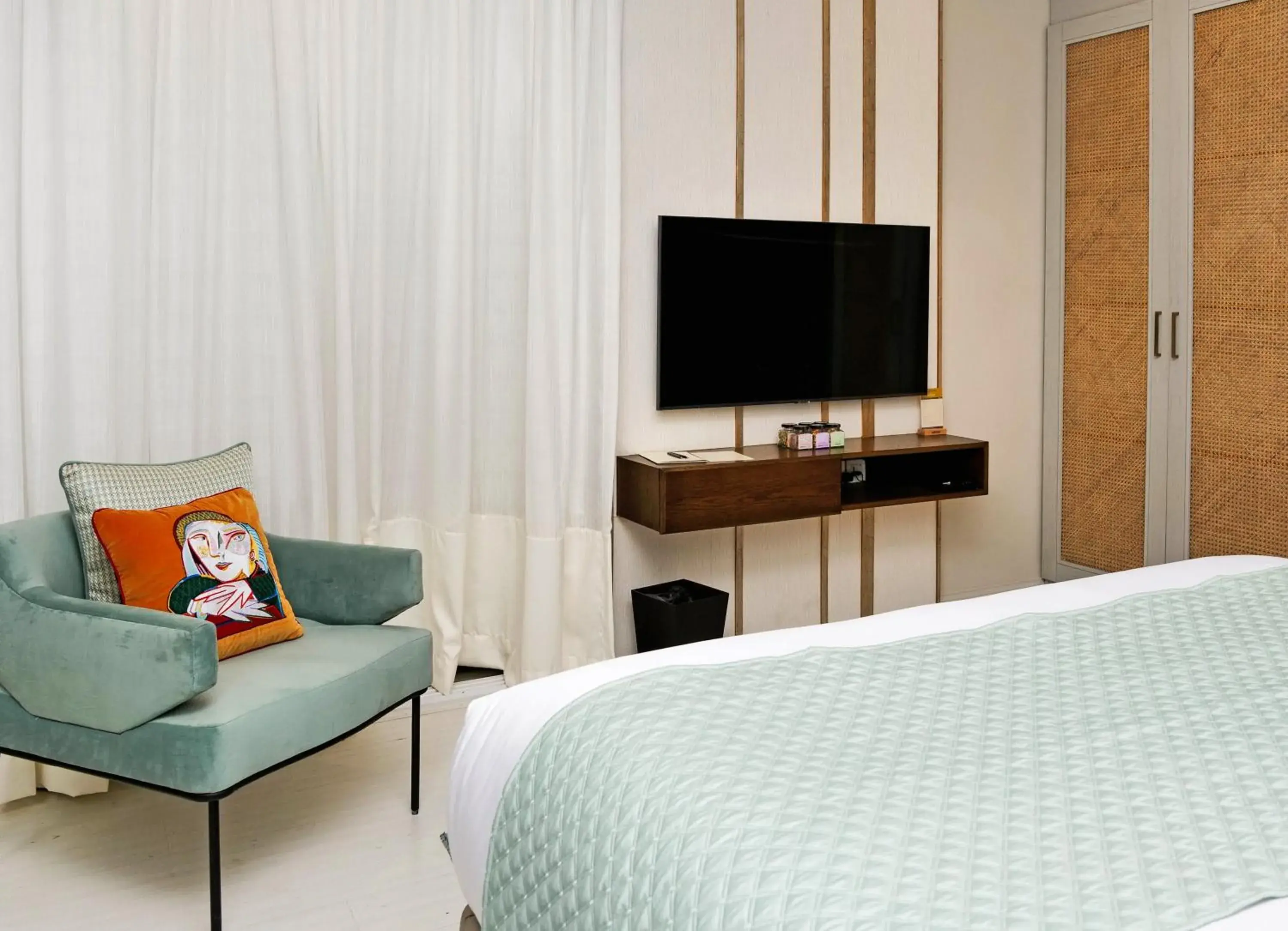 TV and multimedia, Bed in Ambiance Boutique Art Hotel Karachi TV and multimedia, Bed in Ambiance Boutique Art Hotel Karachi