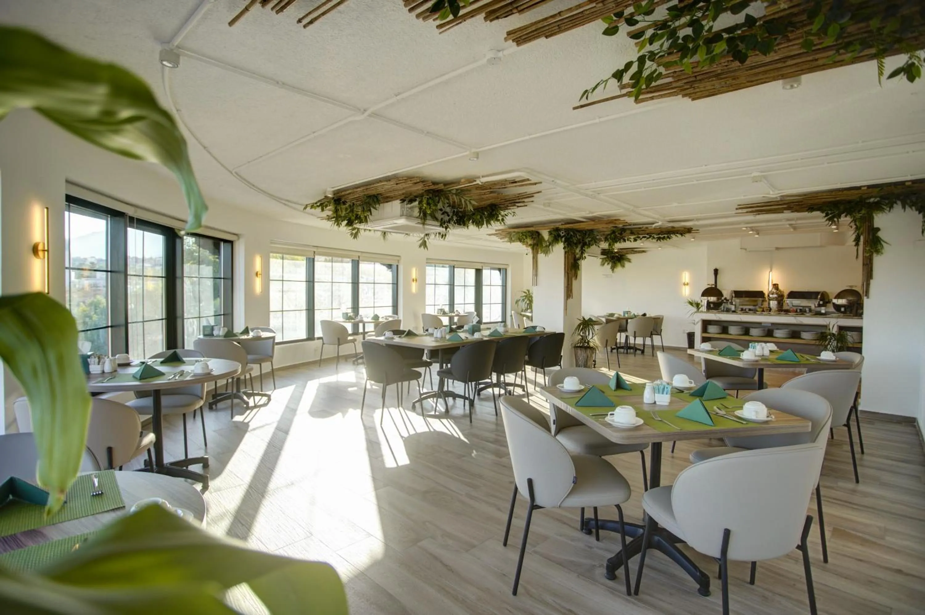 Restaurant/places to eat in Bratus Hotel