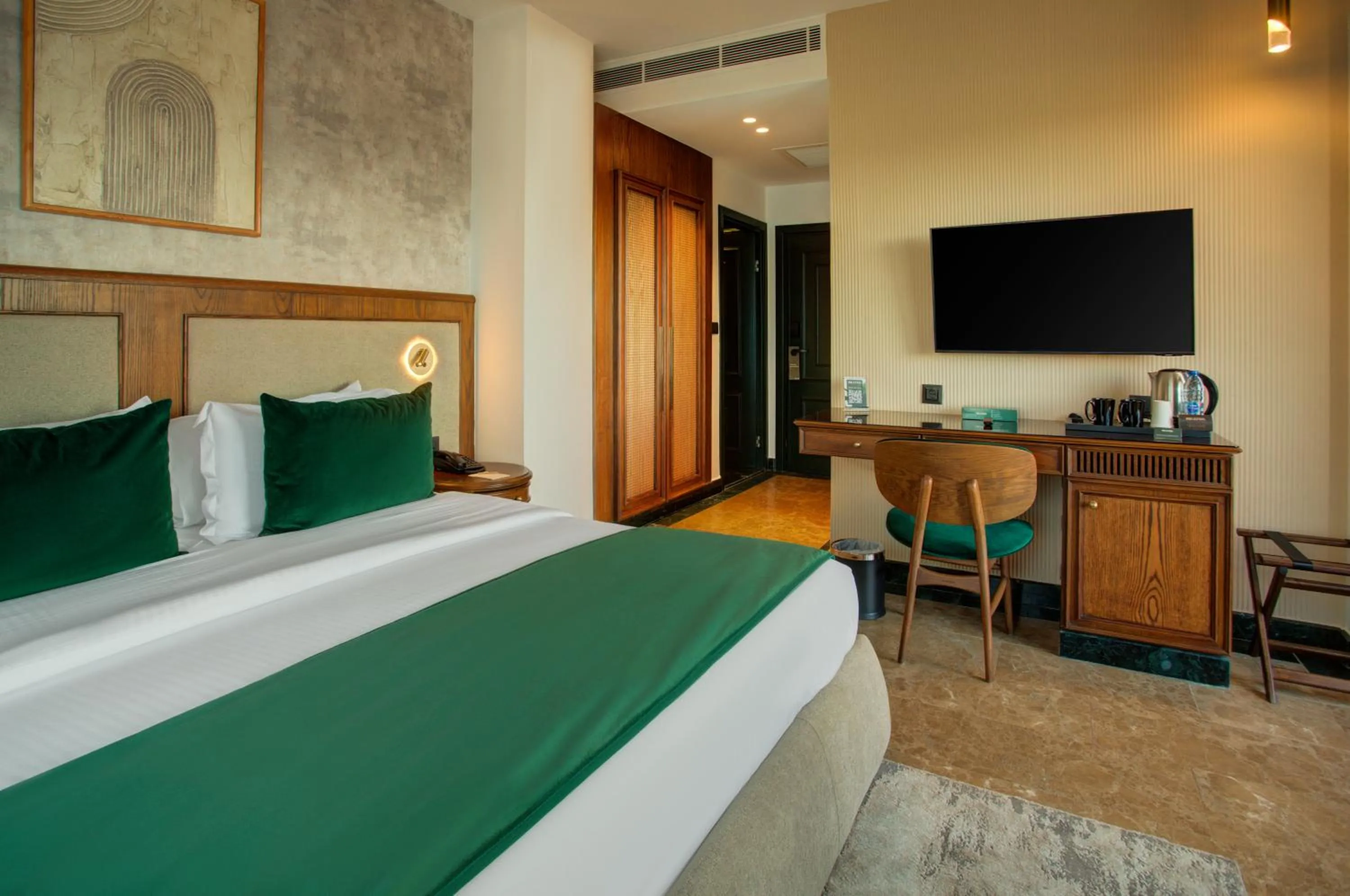 Communal lounge/ TV room in Bratus Hotel