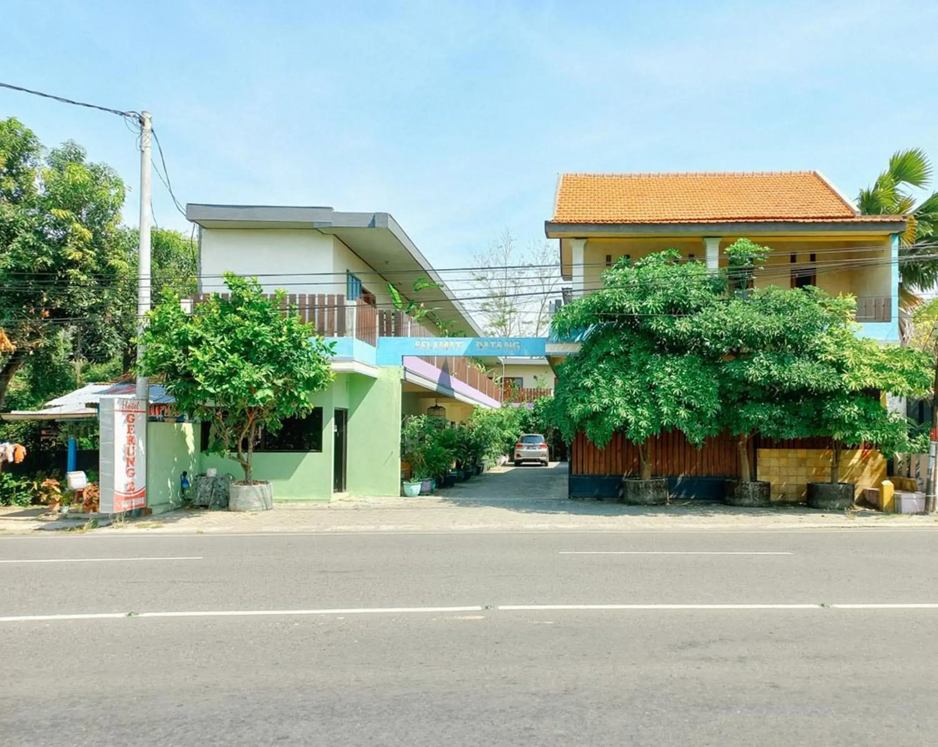 Property building in Hotel Gerung 2 near Luwes Mall Nganjuk Mitra RedDoorz Property building in Hotel Gerung 2 near Luwes Mall Nganjuk Mitra RedDoorz